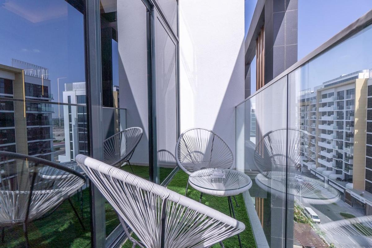 Elegant 1-bedroom Perfect For 4 At Azizi Riviera In Meydan One Dubai