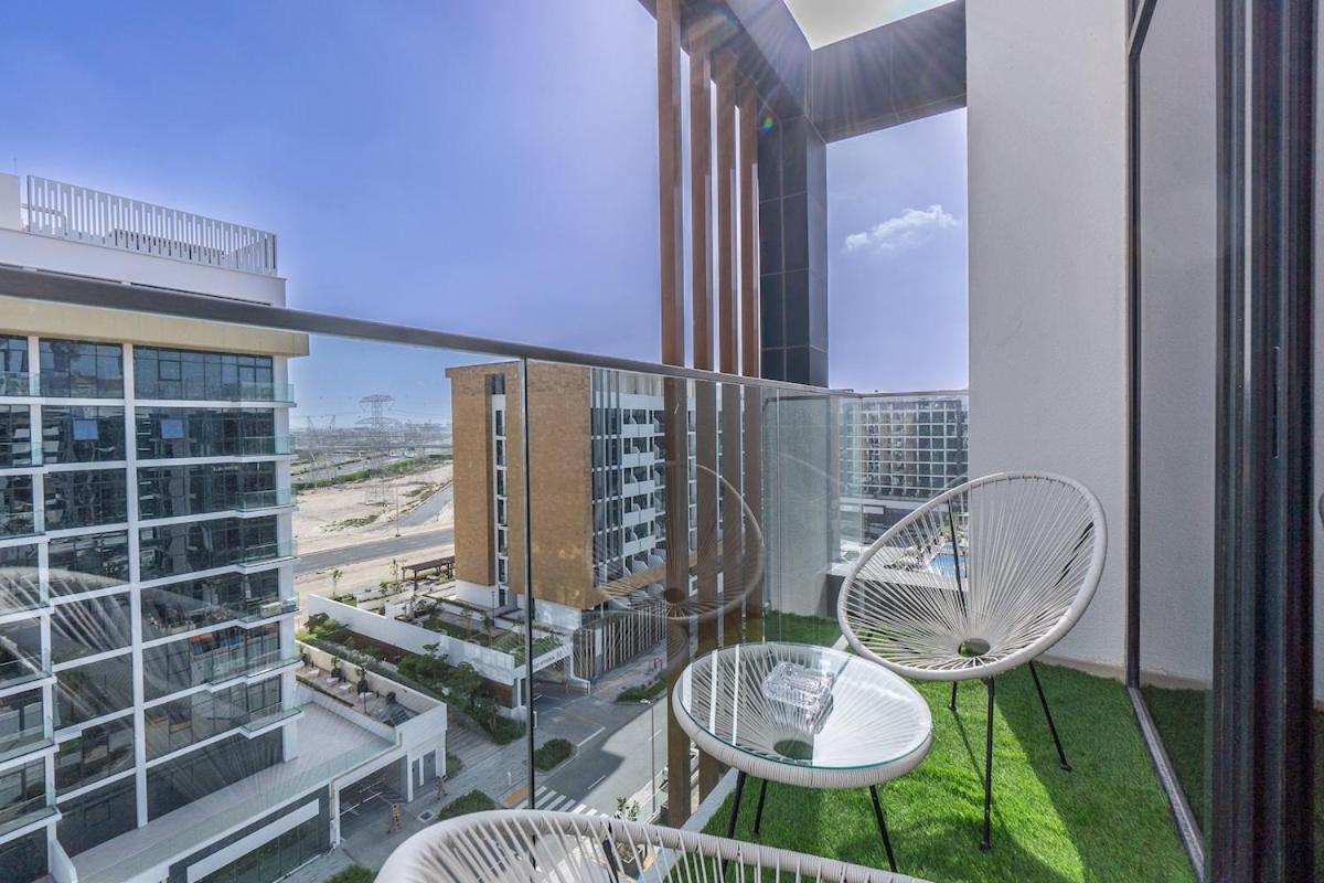 Elegant 1-bedroom Perfect For 4 At Azizi Riviera In Meydan One Apartment