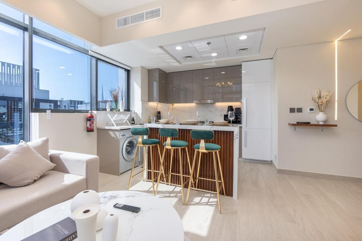 Elegant 1-bedroom Perfect For 4 At Azizi Riviera In Meydan One *
