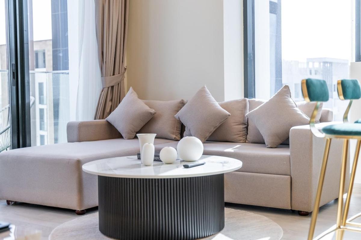 Elegant 1-bedroom Perfect For 4 At Azizi Riviera In Meydan One Apartment