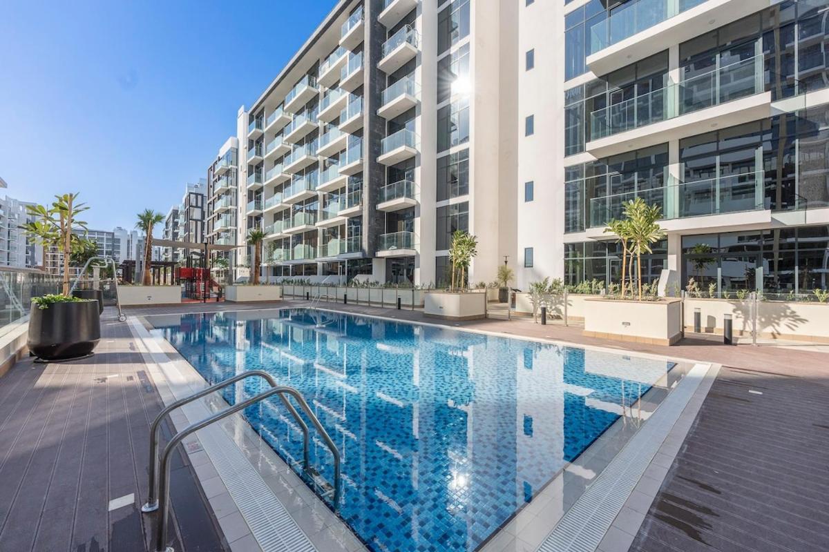 Elegant 1-bedroom Perfect For 4 At Azizi Riviera In Meydan One Dubai