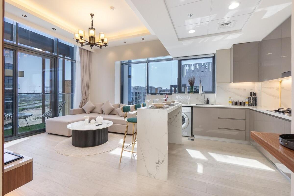 Elegant 1-bedroom Perfect For 4 At Azizi Riviera In Meydan One *