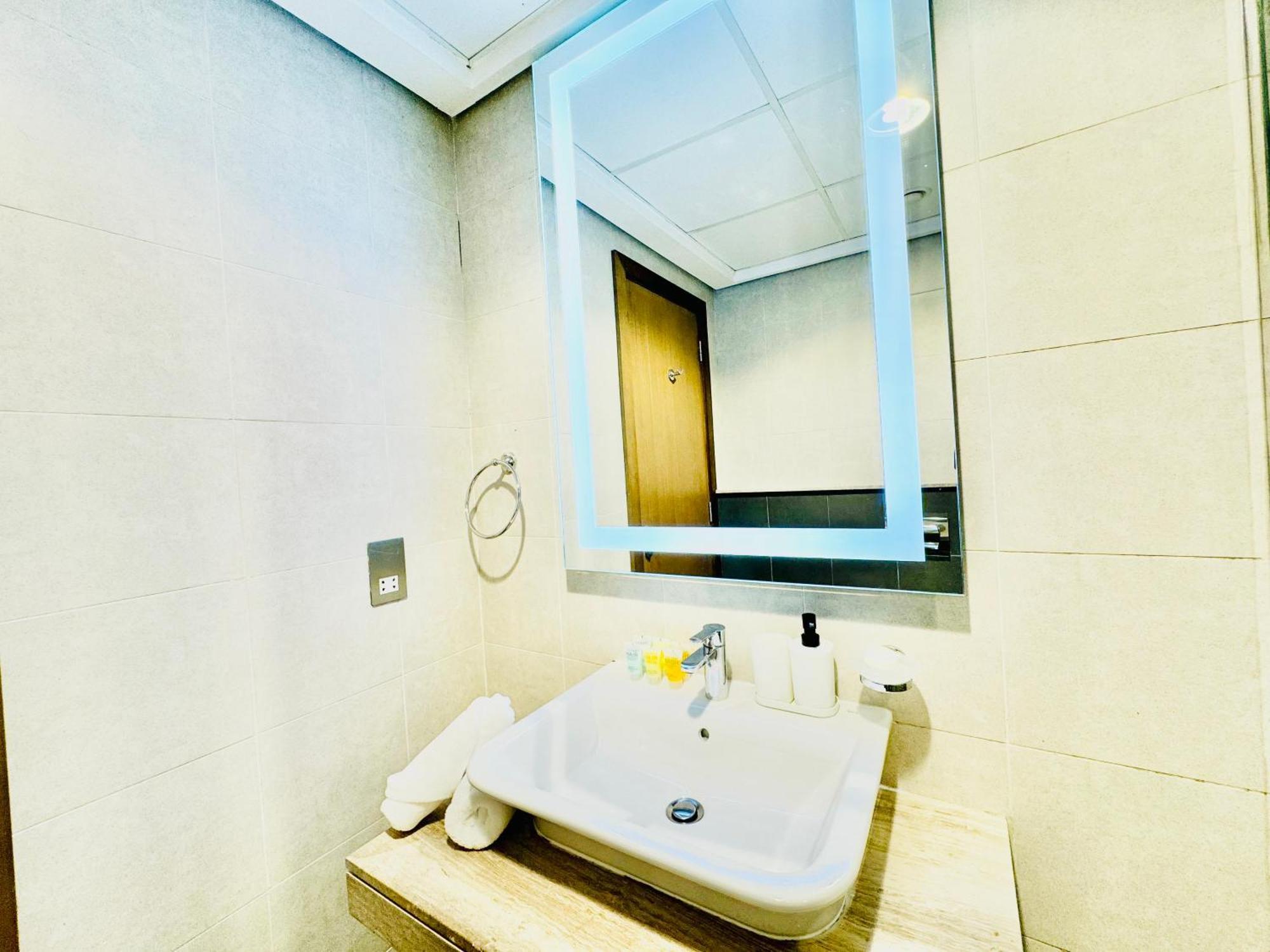 Venduras - Charming 1-bedroom Haven In Jaddaf Apartment