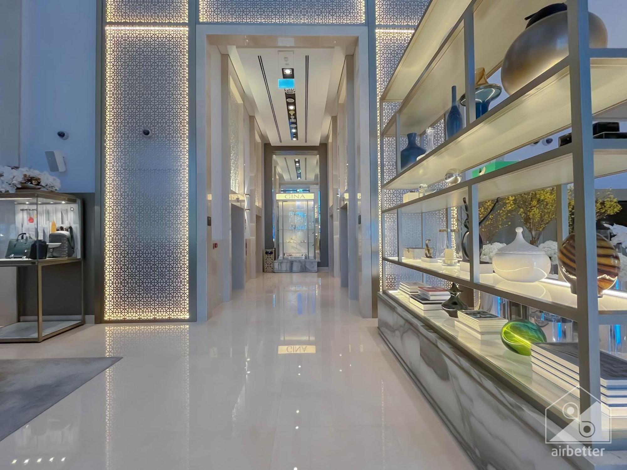 Apartment Mall Downtown Luxury With Balcony & View *