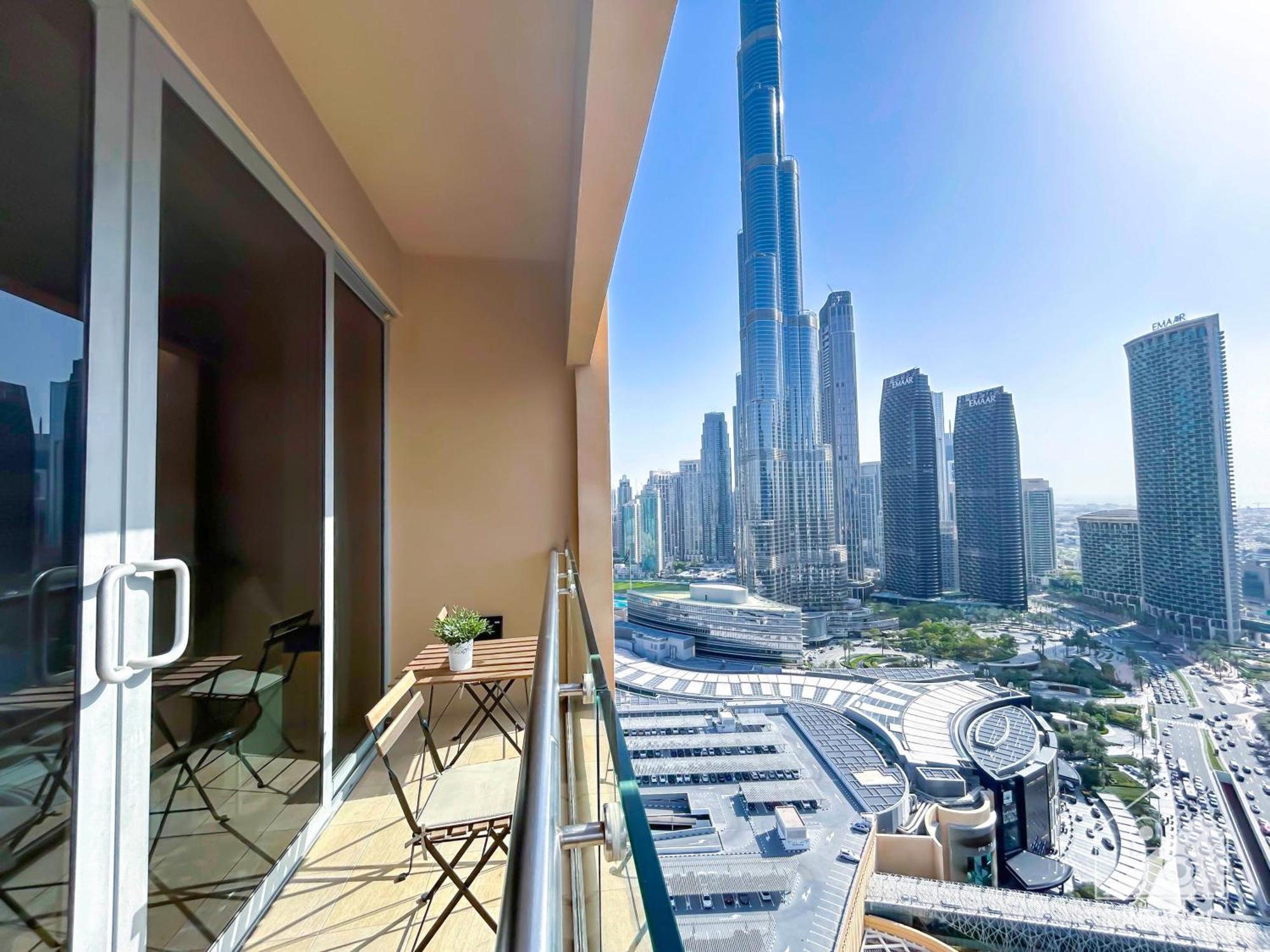 Mall Downtown Luxury With Balcony & View *