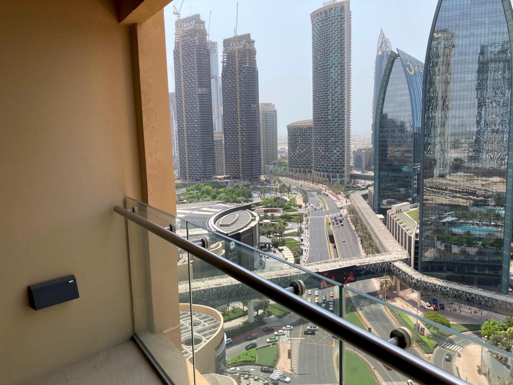 Apartment Mall Downtown Luxury With Balcony & View *