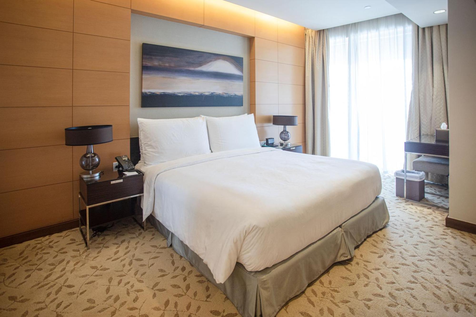 Mall Downtown Luxury With Balcony & View *
