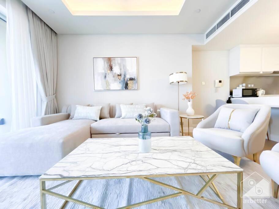 Apartment Mall Downtown Luxury With Balcony & View