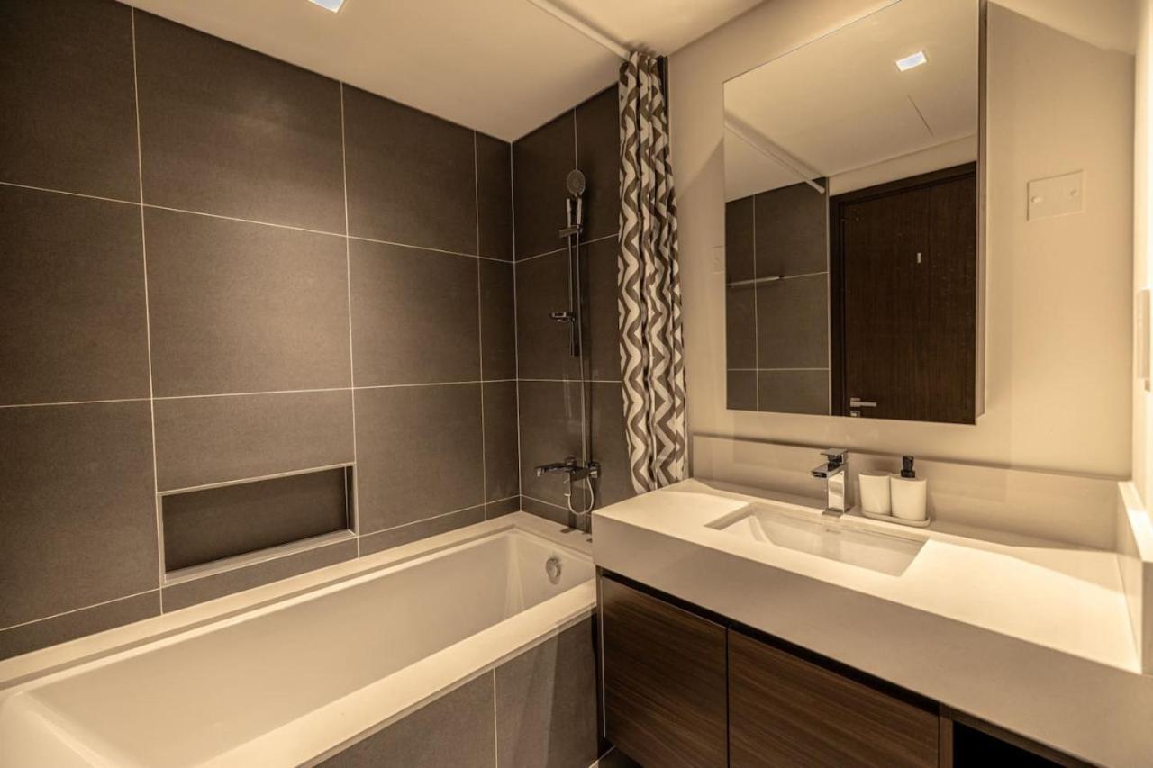 Stunning 1bhk Harbor View Apartment Dubai