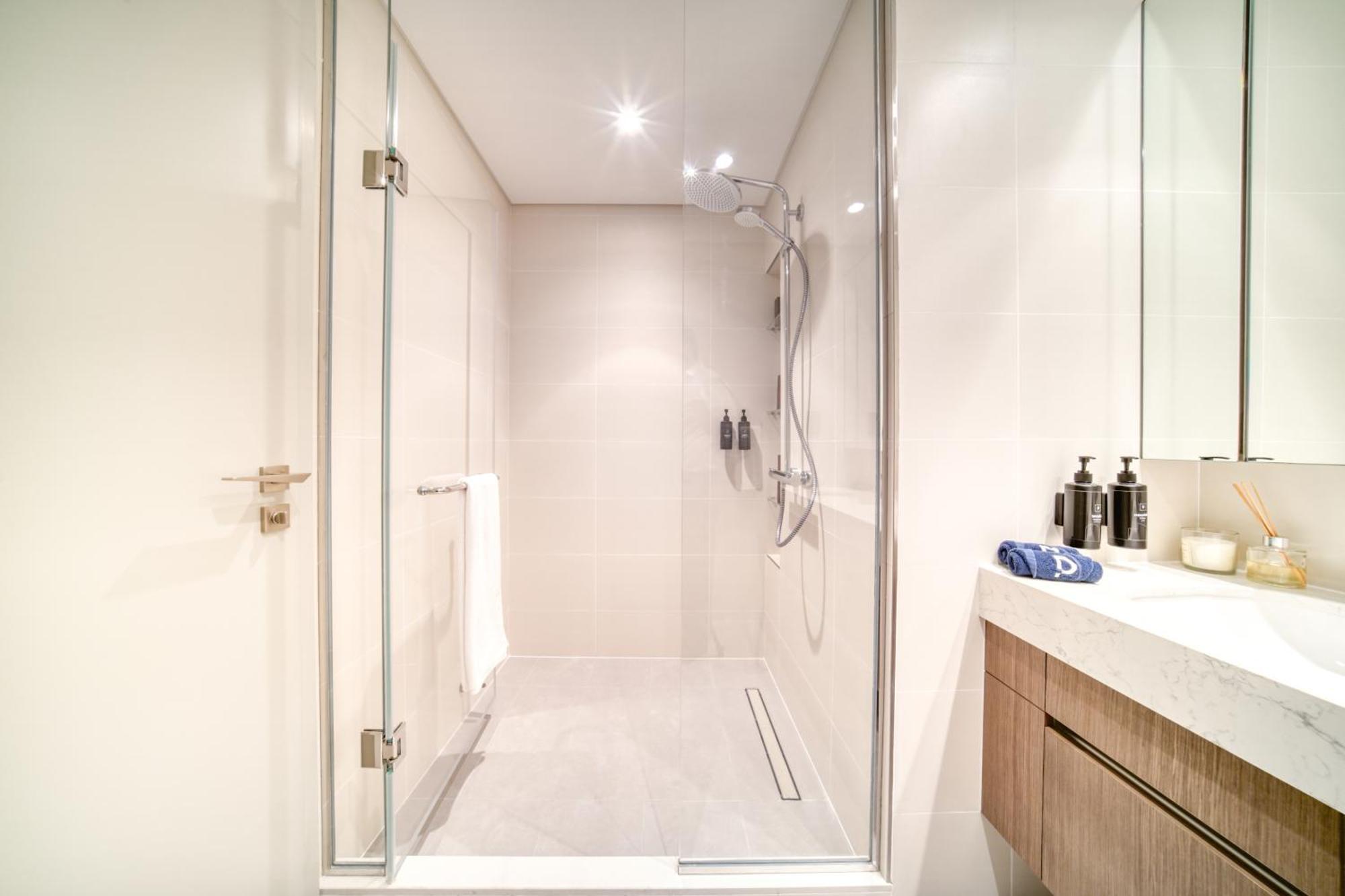 Chic 2br With Iconic Eye And Palm Views Apartment *