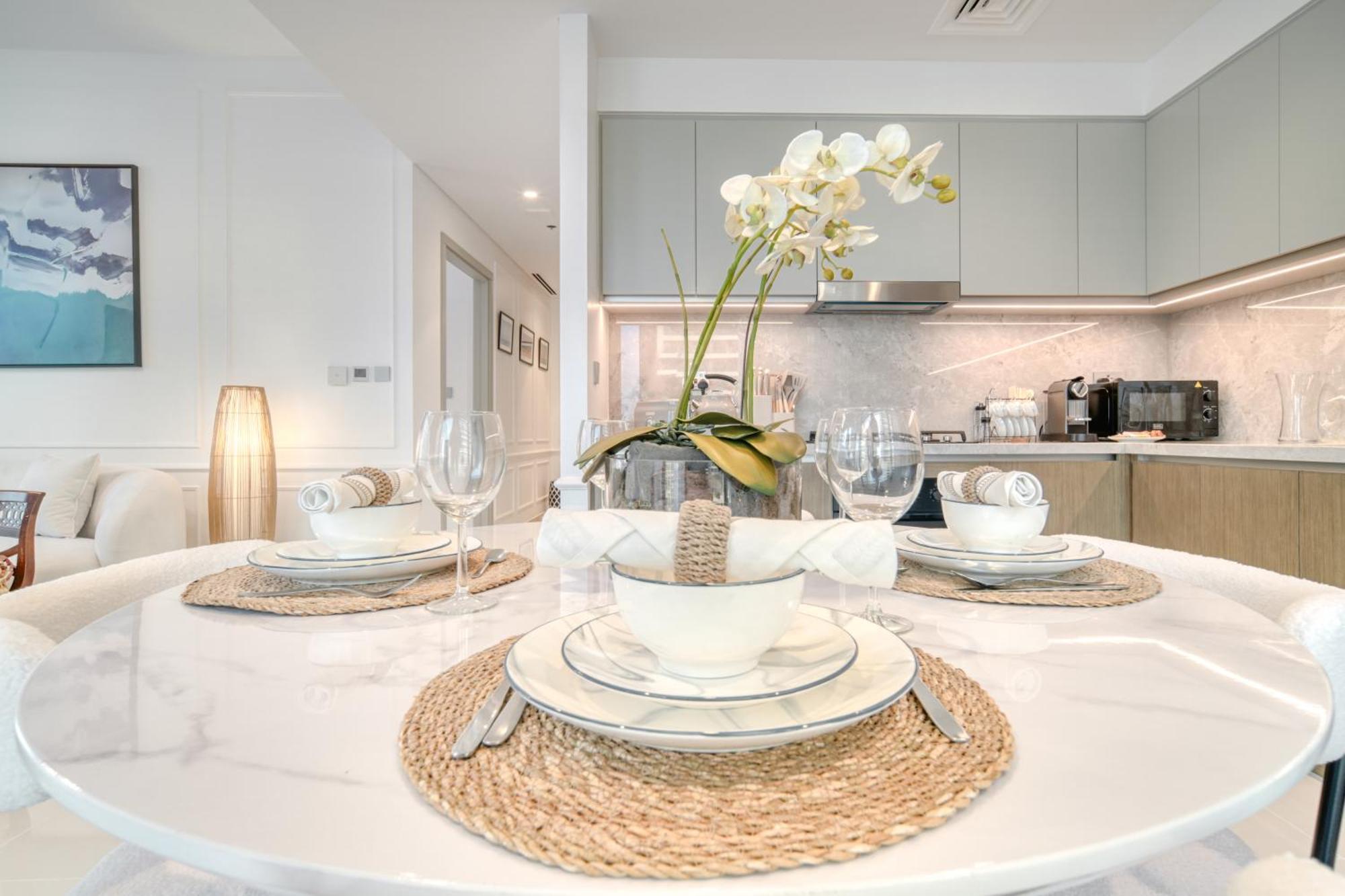 Chic 2br With Iconic Eye And Palm Views Apartment Dubai