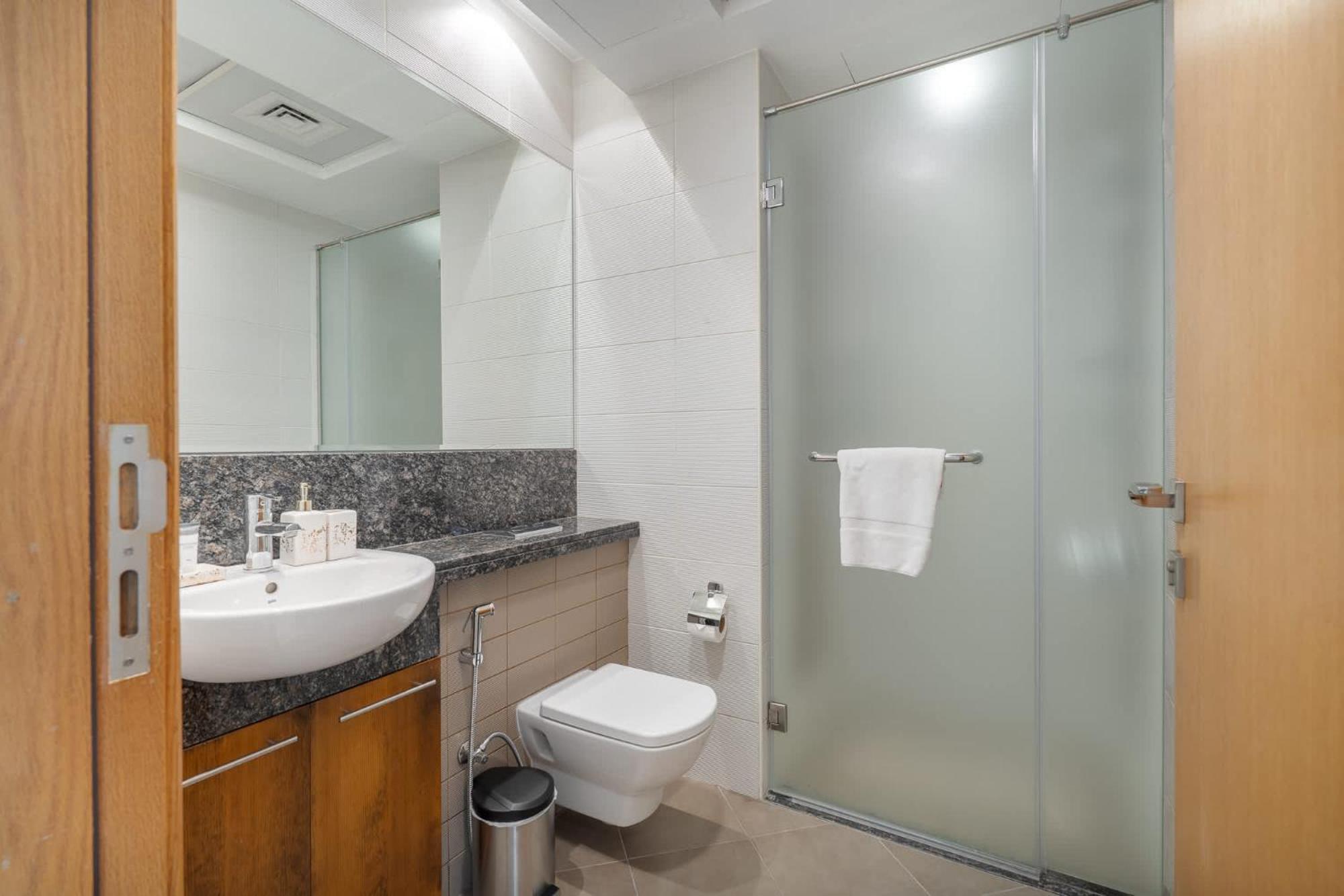 Apartment Glorious With Easy Access In Bay Square 9, Business Bay *