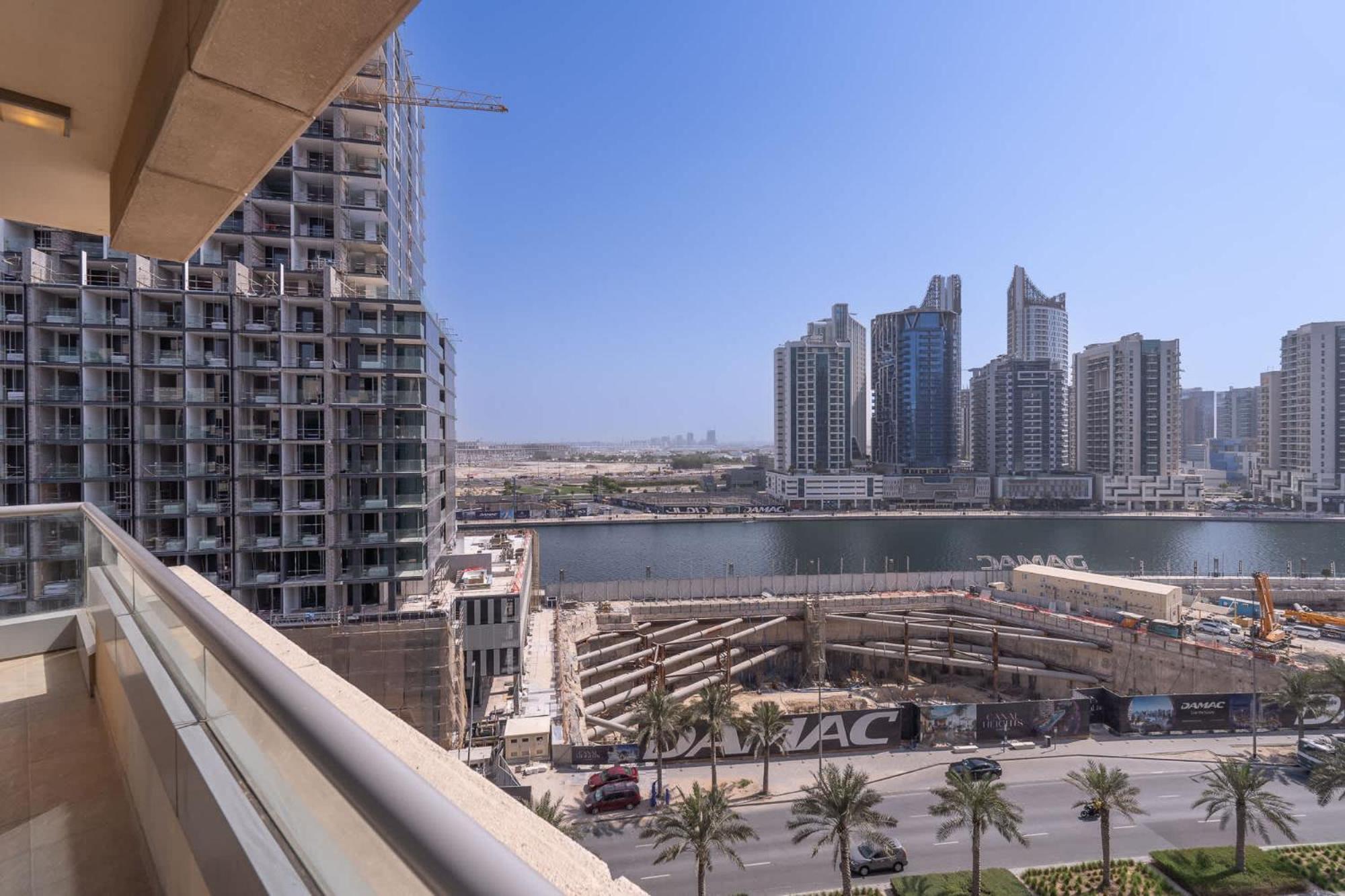 Glorious With Easy Access In Bay Square 9, Business Bay *