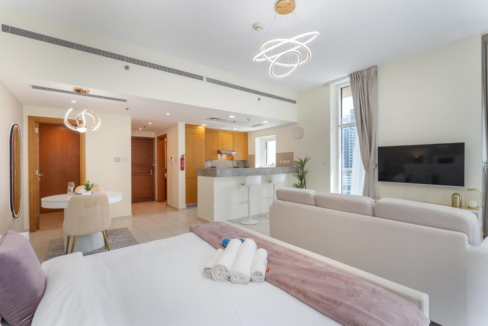 Glorious With Easy Access In Bay Square 9, Business Bay * Dubai