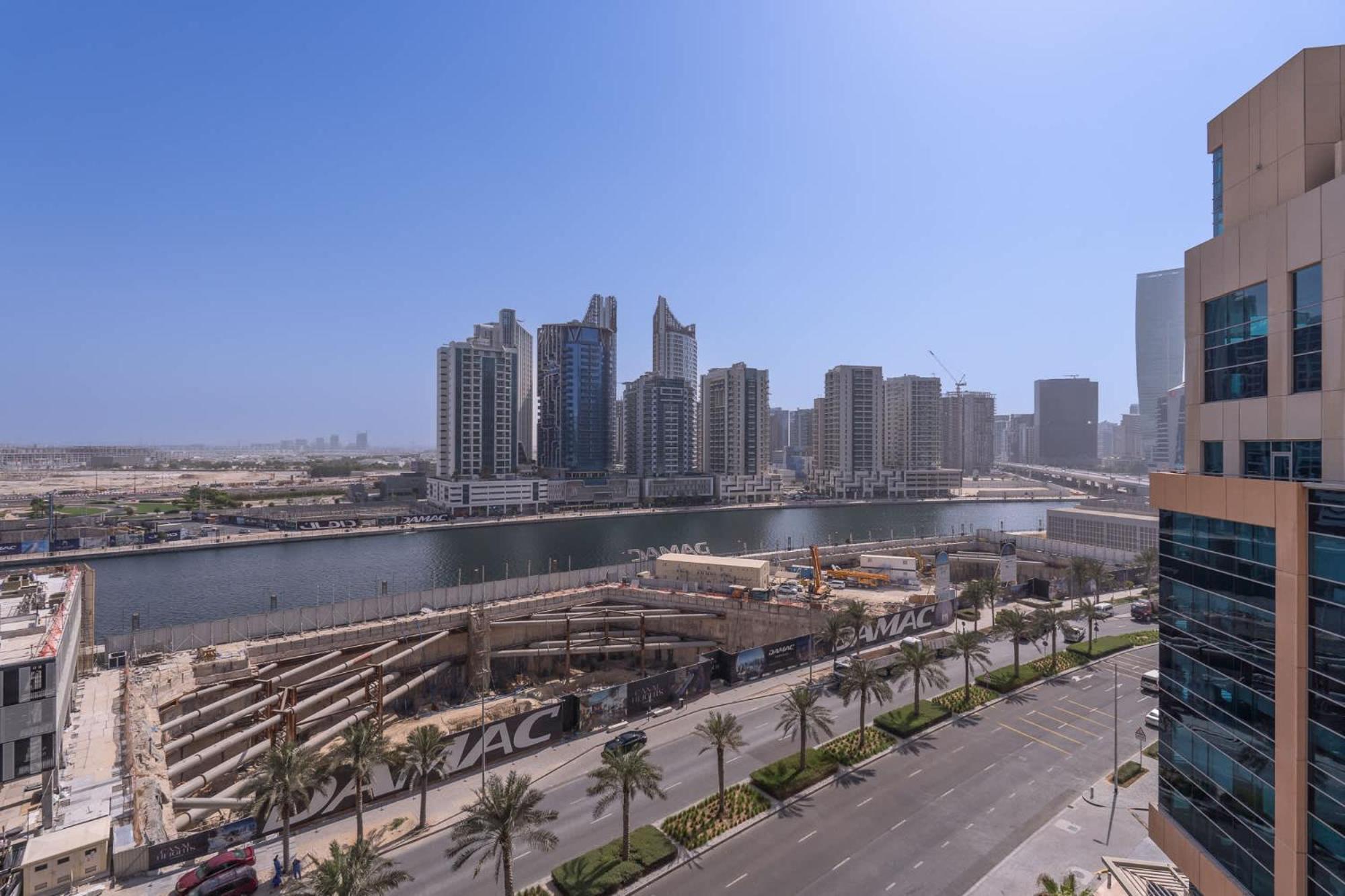 Apartment Glorious With Easy Access In Bay Square 9, Business Bay