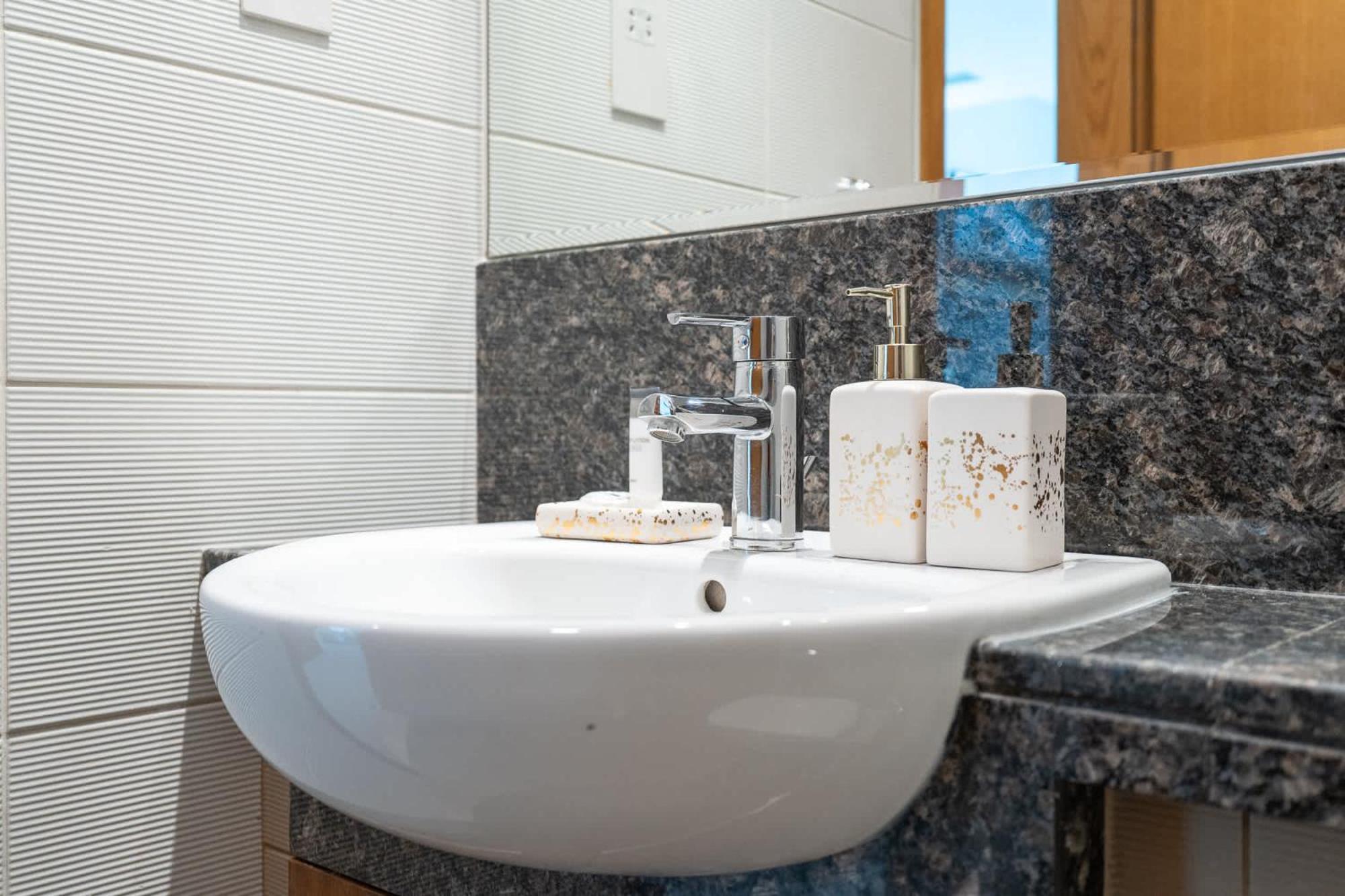 Glorious With Easy Access In Bay Square 9, Business Bay