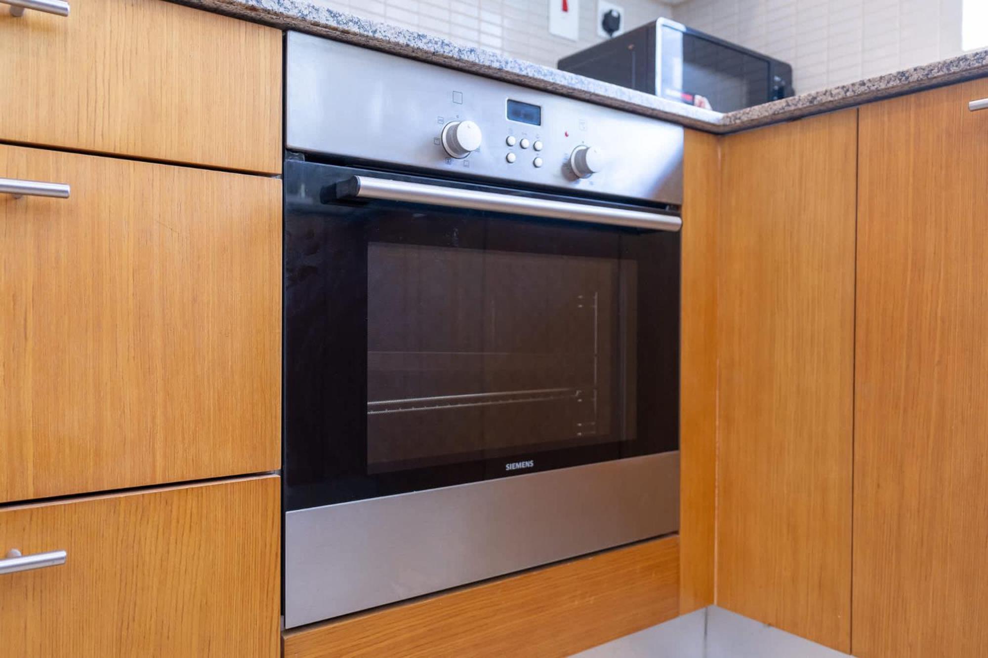 Apartment Glorious With Easy Access In Bay Square 9, Business Bay *