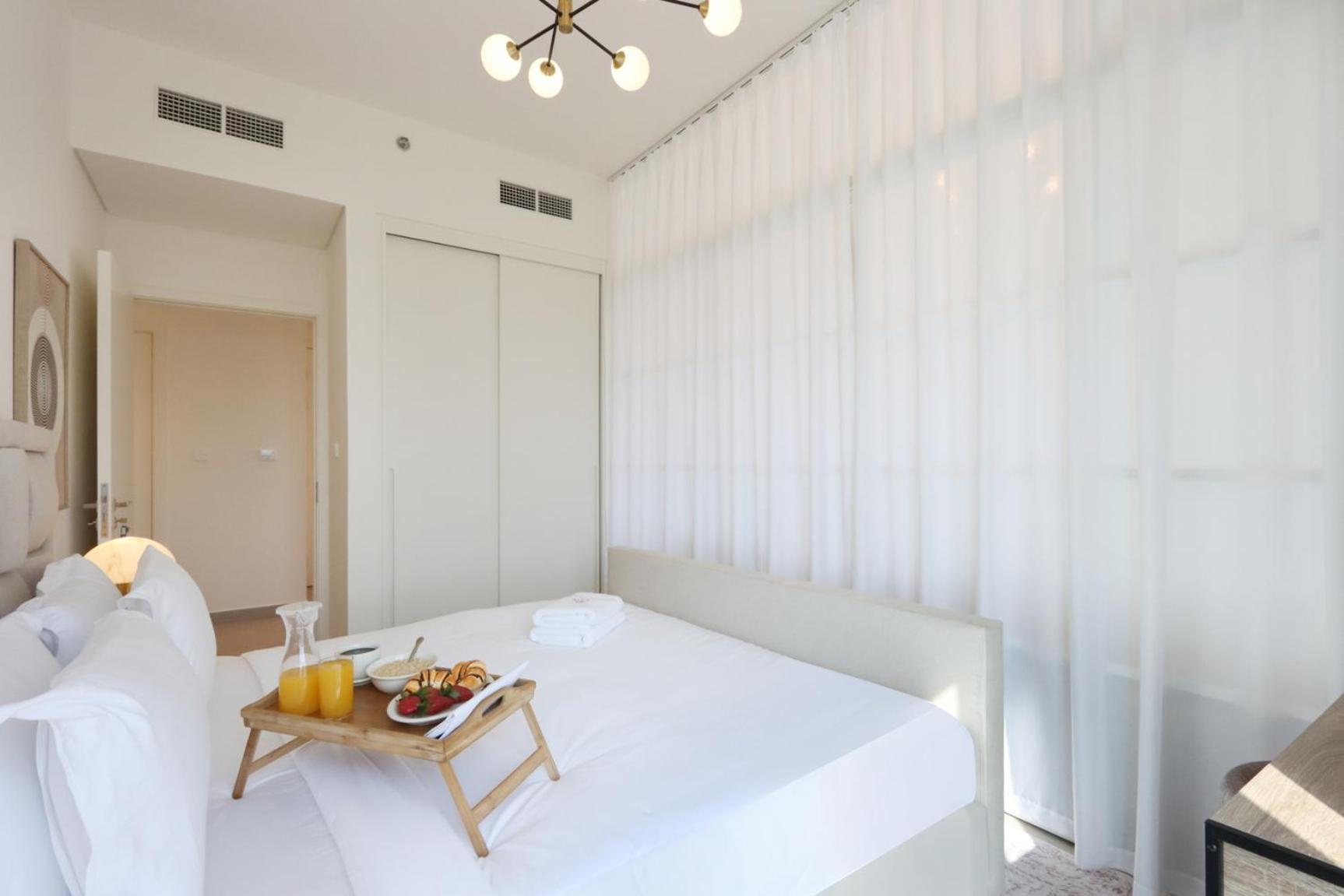 Livbnb - 2b In Heart Of , Hills Apartment *