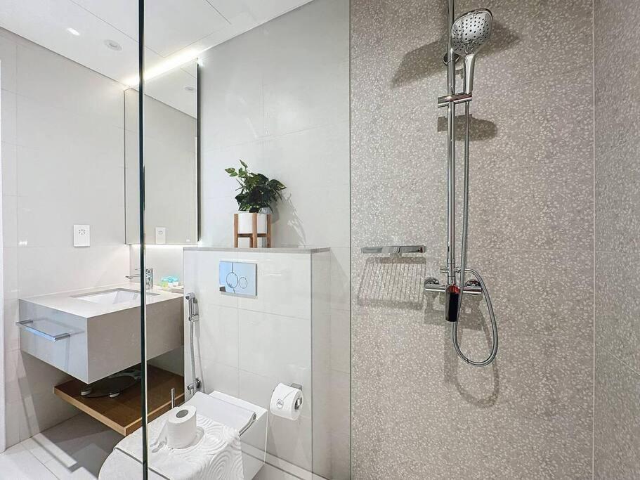 La Vie Jbr Gorgeous One Bedroom Access Panoramic Pool Apartment