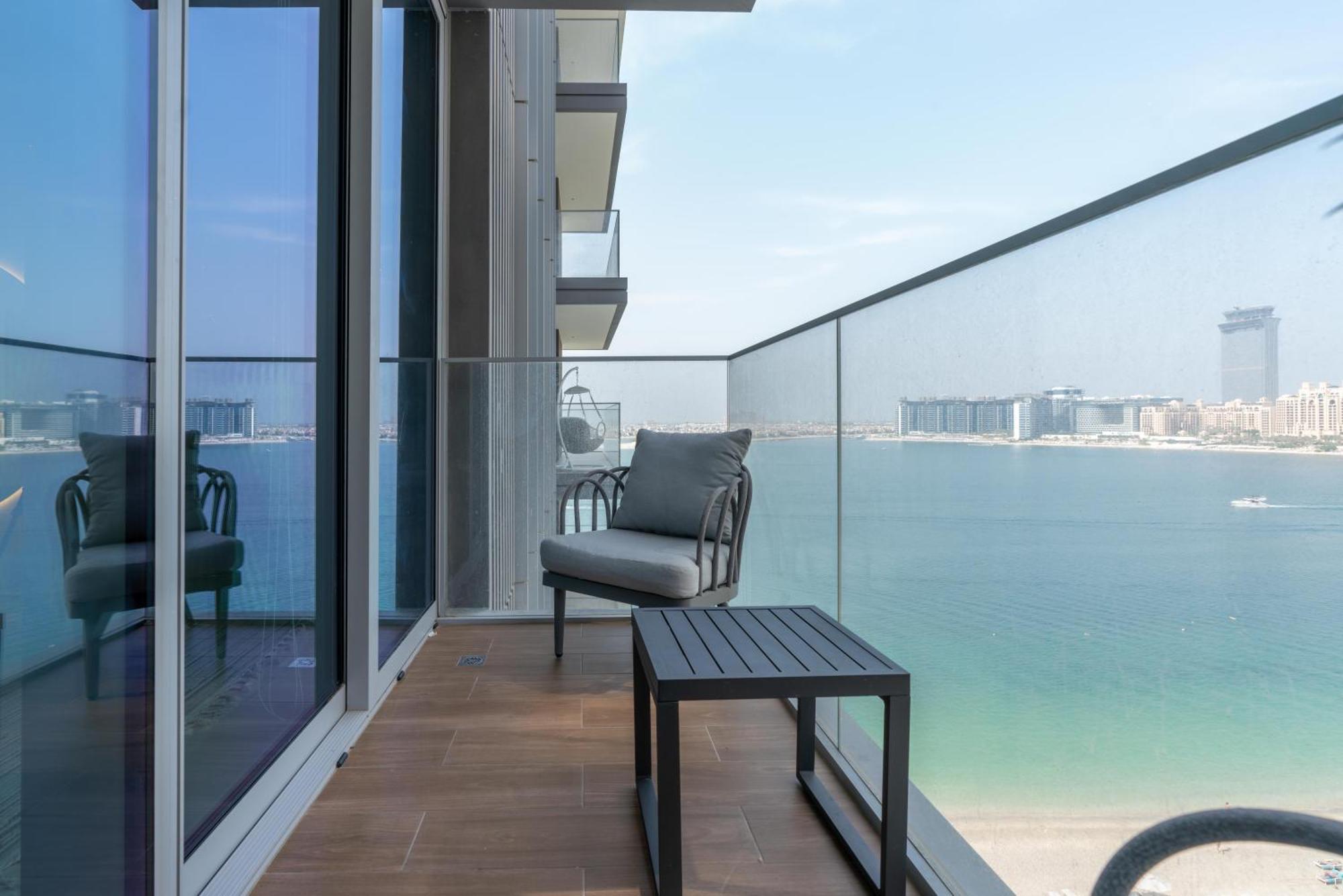 Isle Tower 1 - Beachfront Stunning - Full Sea Views *