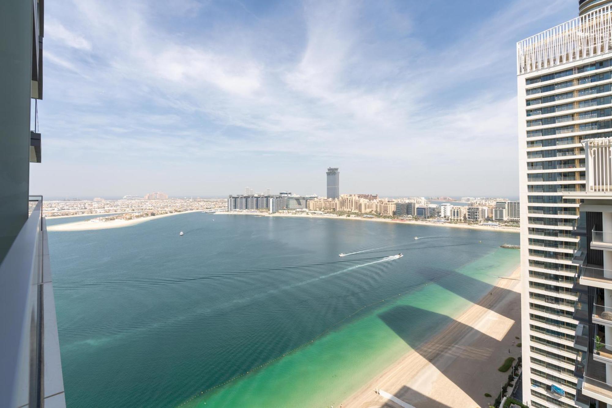 Apartment Isle Tower 1 - Beachfront Stunning - Full Sea Views Dubai