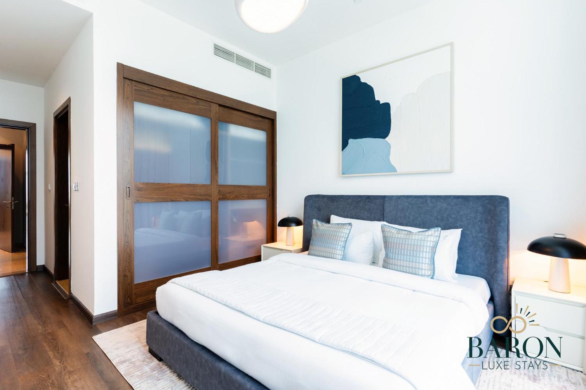 Large Waterfront Property 105 Apartment *