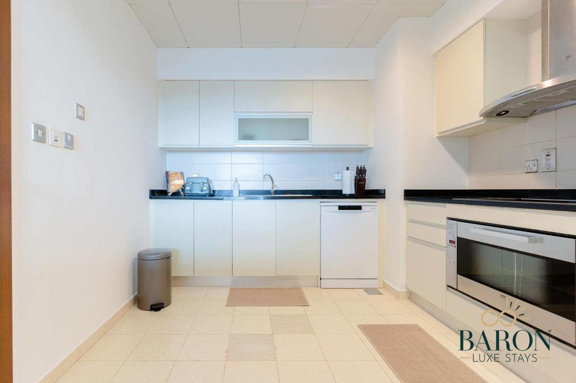 Large Waterfront Property 105 Apartment *