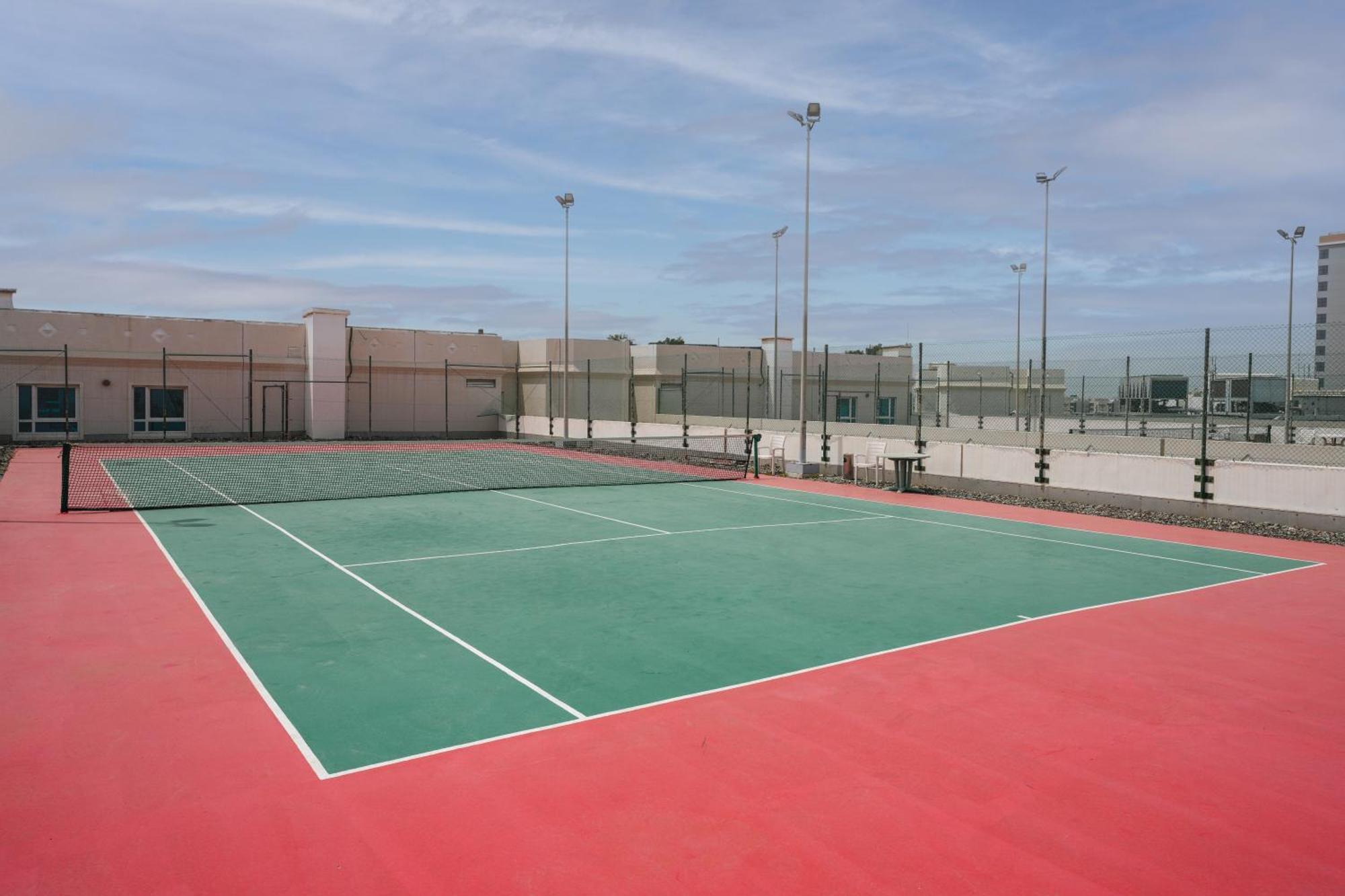 Al Bustan Centre & Aparthotel 4*