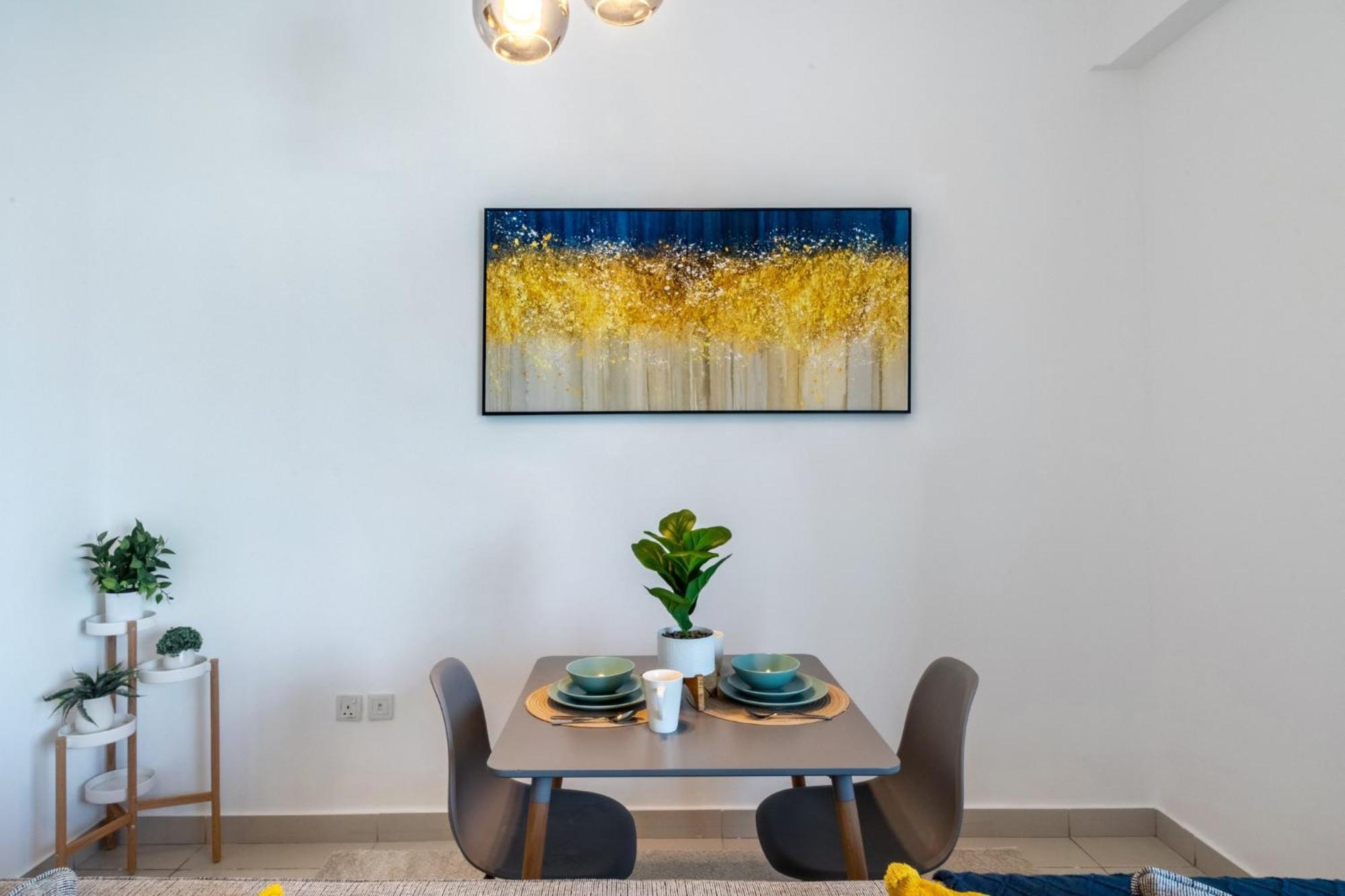 Shoresinn - Fantastic Marina Waterfront View Apartment