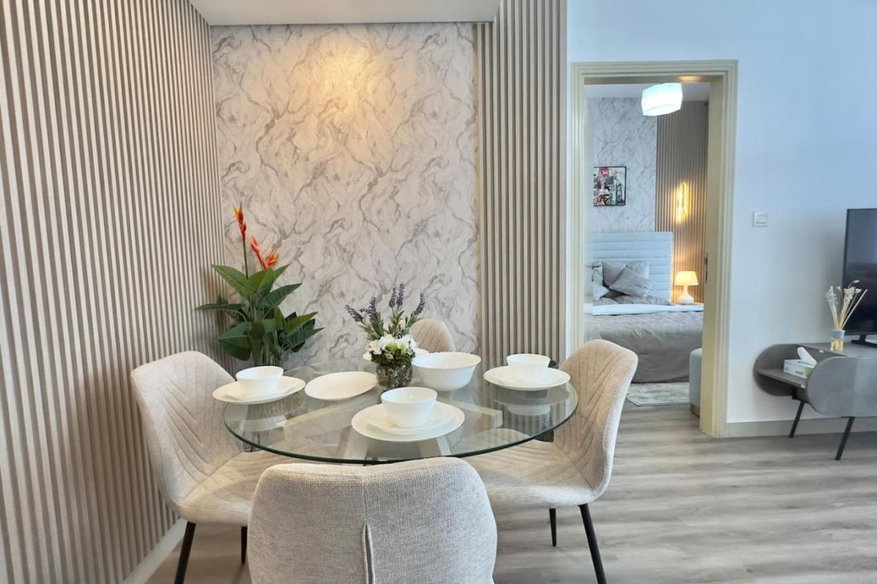 Sleek 1br Getaway At Dania 1 With Inviting Balcony By Vibel Dubai