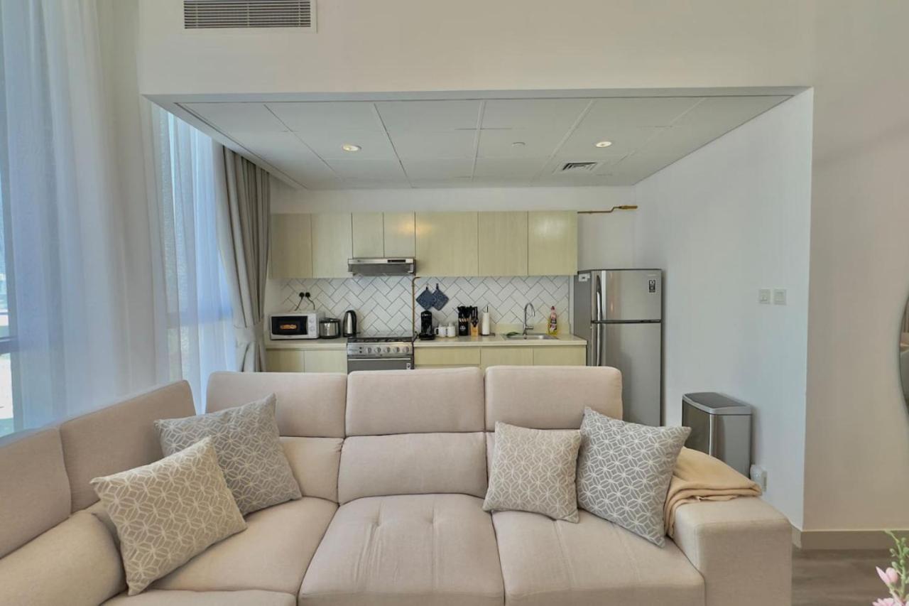 Apartment Sleek 1br Getaway At Dania 1 With Inviting Balcony By Vibel