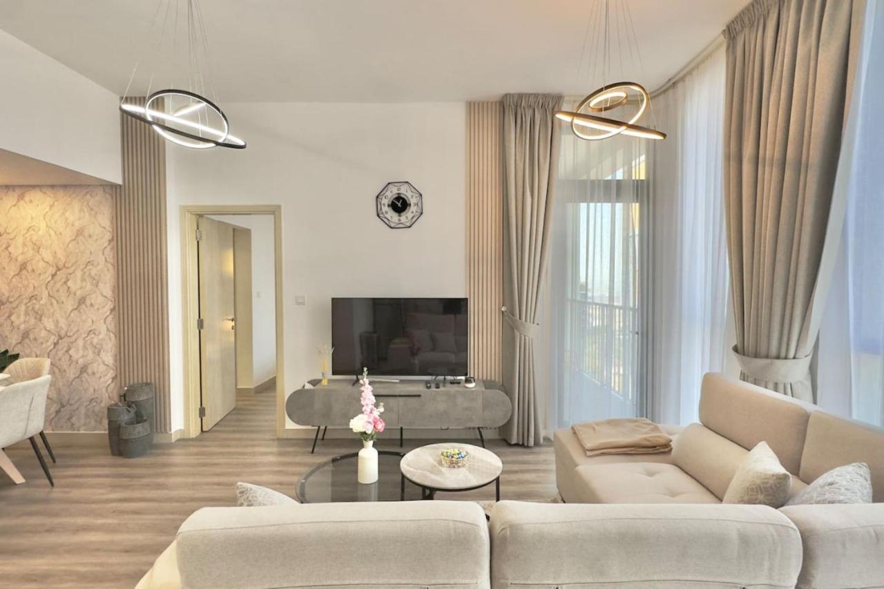 Apartment Sleek 1br Getaway At Dania 1 With Inviting Balcony By Vibel *