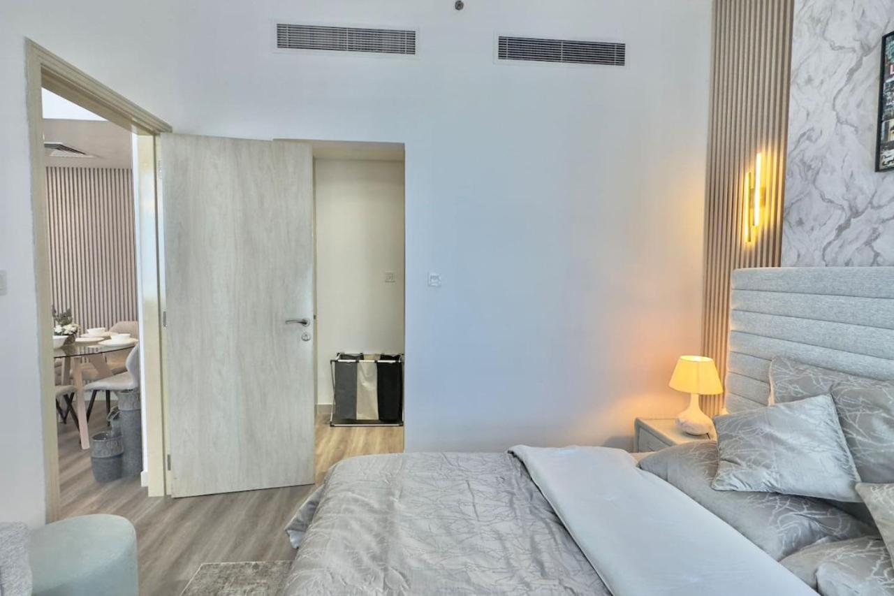 Sleek 1br Getaway At Dania 1 With Inviting Balcony By Vibel * Dubai