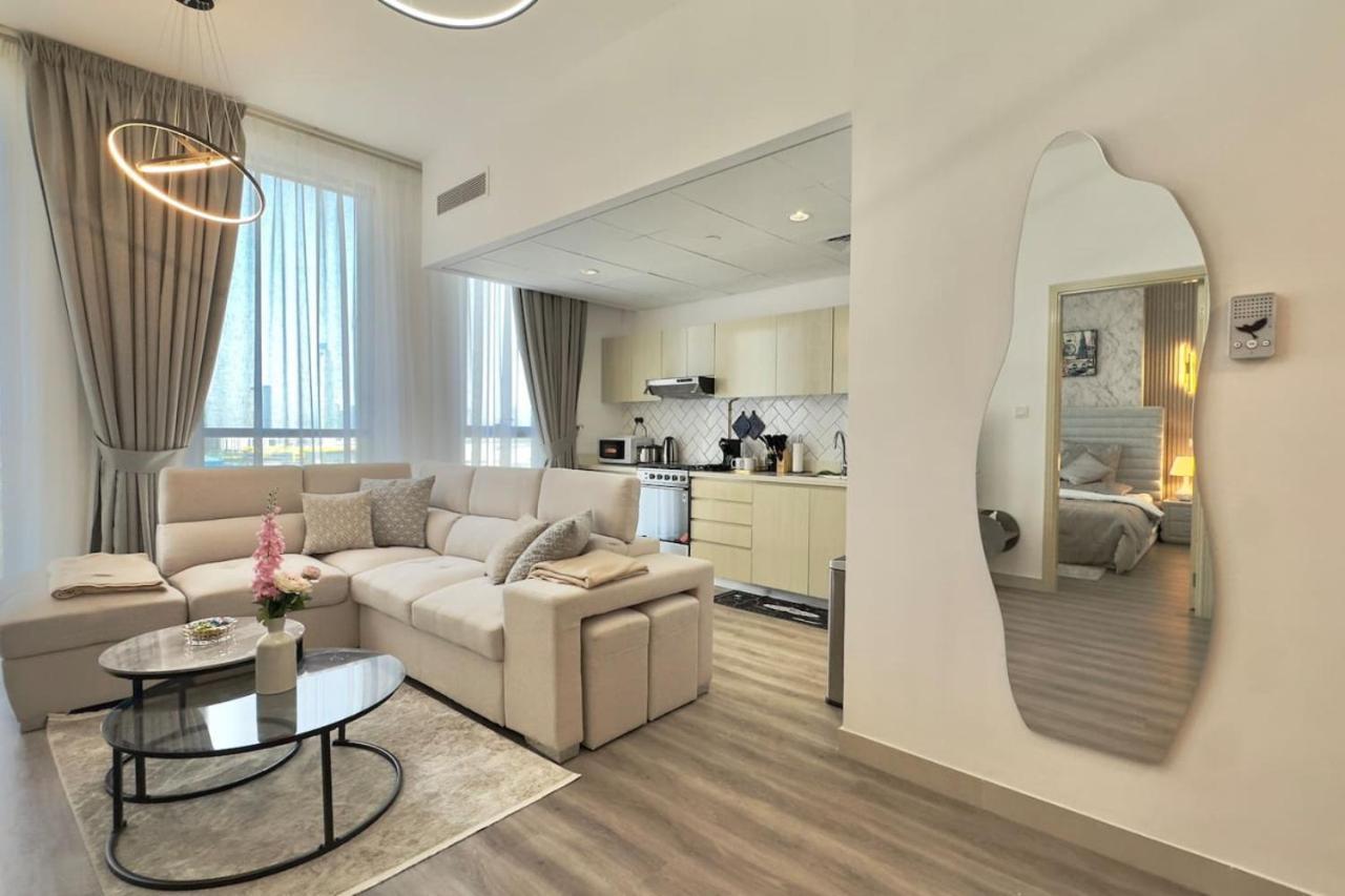 Apartment Sleek 1br Getaway At Dania 1 With Inviting Balcony By Vibel Dubai