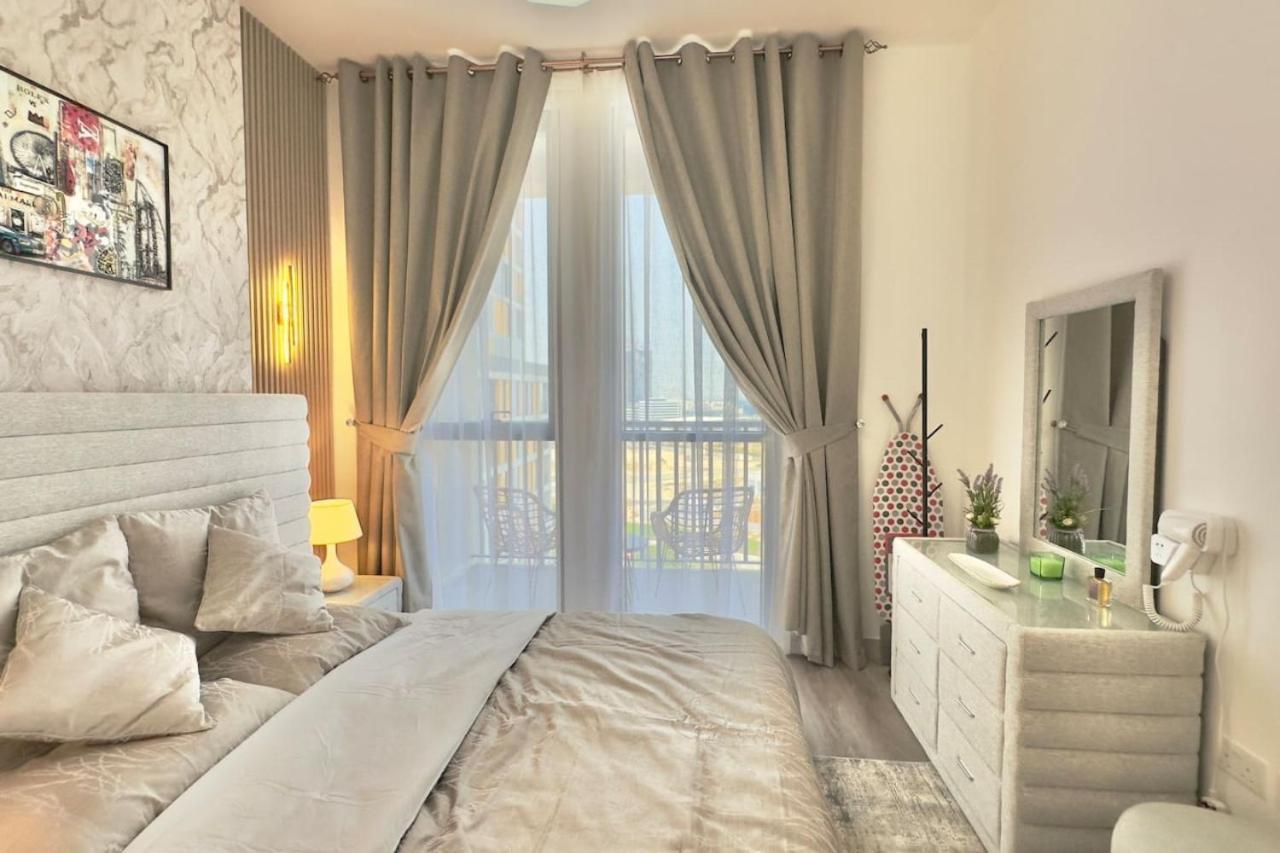 Apartment Sleek 1br Getaway At Dania 1 With Inviting Balcony By Vibel *