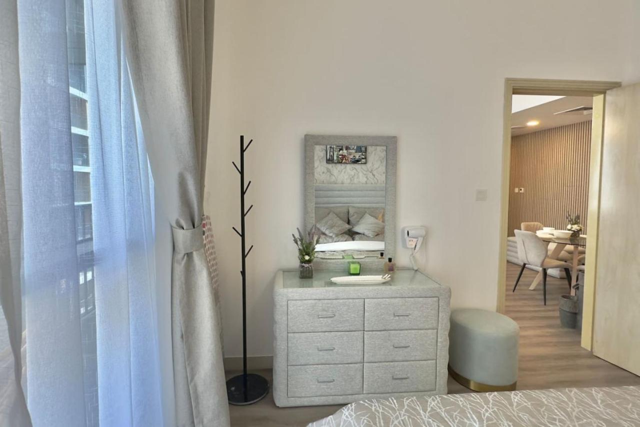 Sleek 1br Getaway At Dania 1 With Inviting Balcony By Vibel Dubai