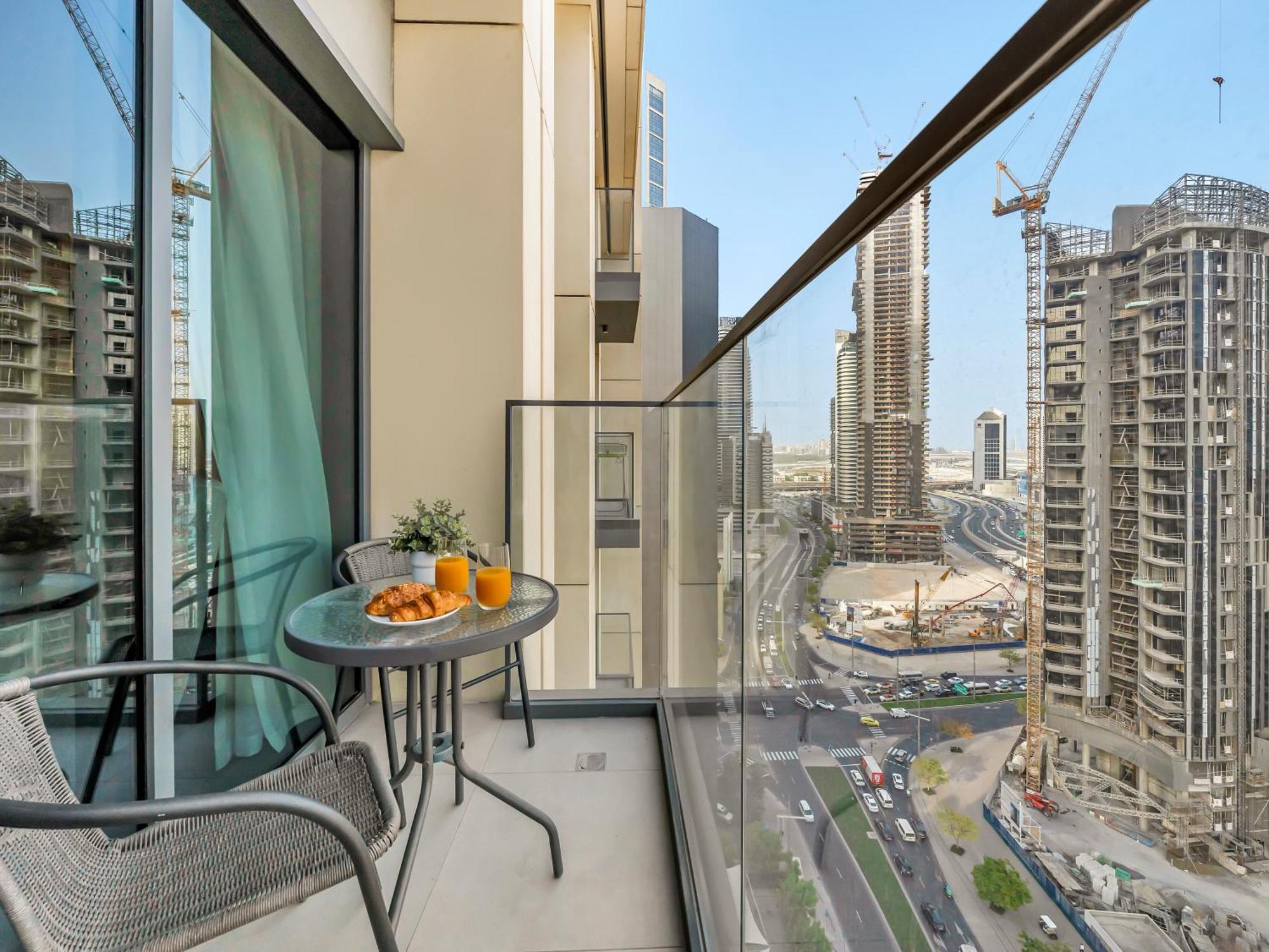 Apartment Luxury 1br, 5 Min Walk To Mall & Burj Khalifa, Sleep 1-4
