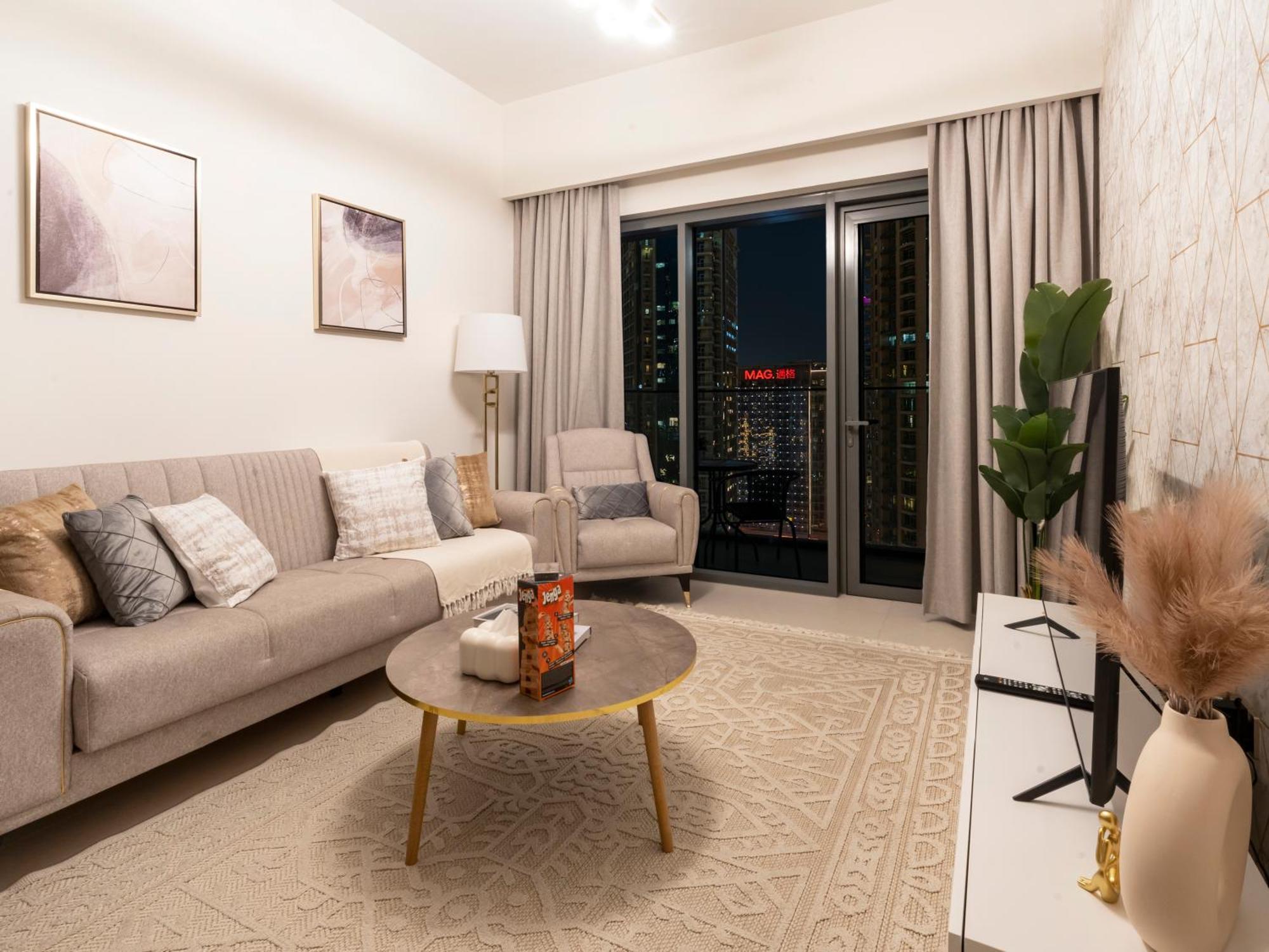 Apartment Luxury 1br, 5 Min Walk To Mall & Burj Khalifa, Sleep 1-4 Dubai