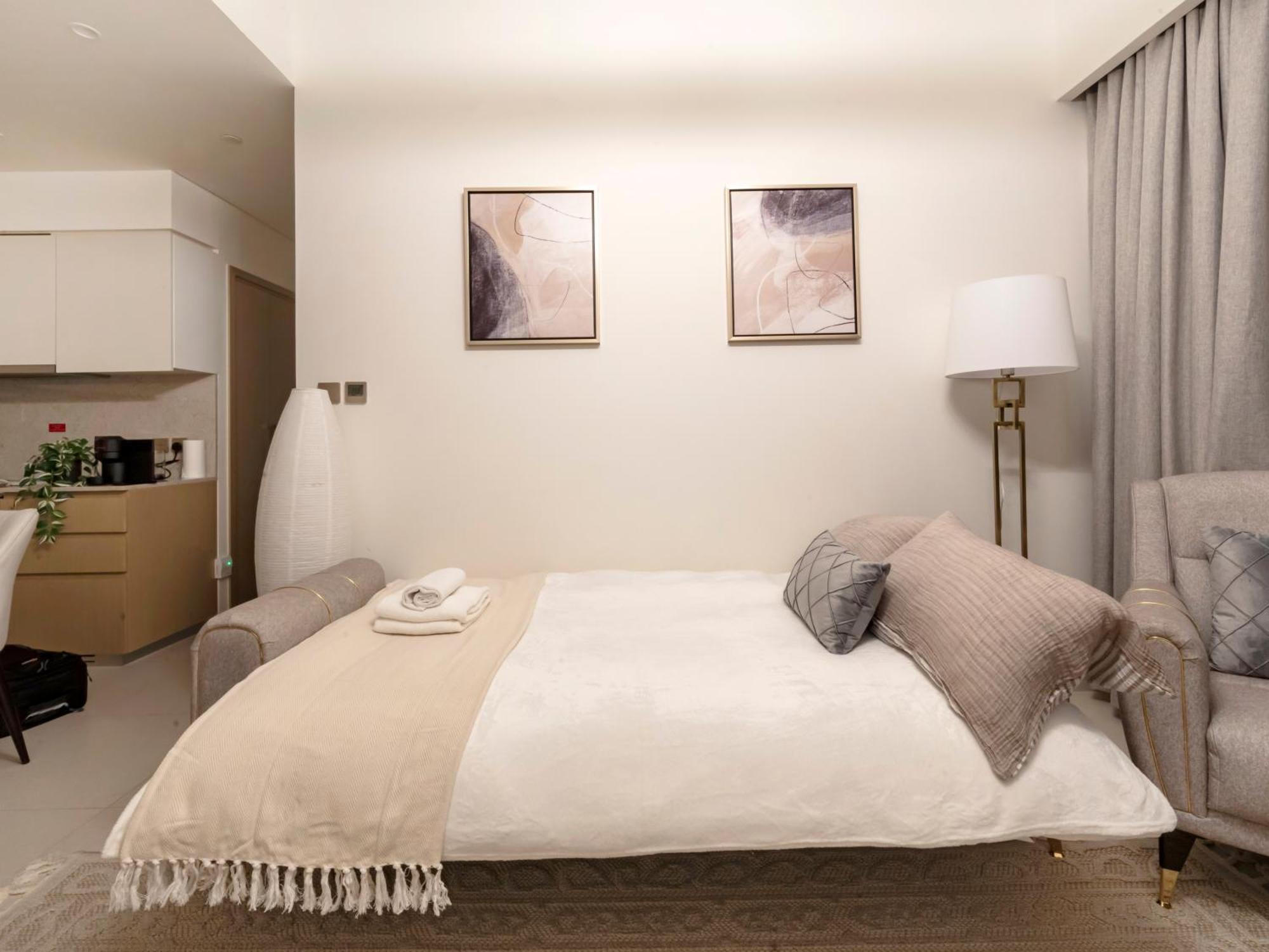 Luxury 1br, 5 Min Walk To Mall & Burj Khalifa, Sleep 1-4 Apartment *