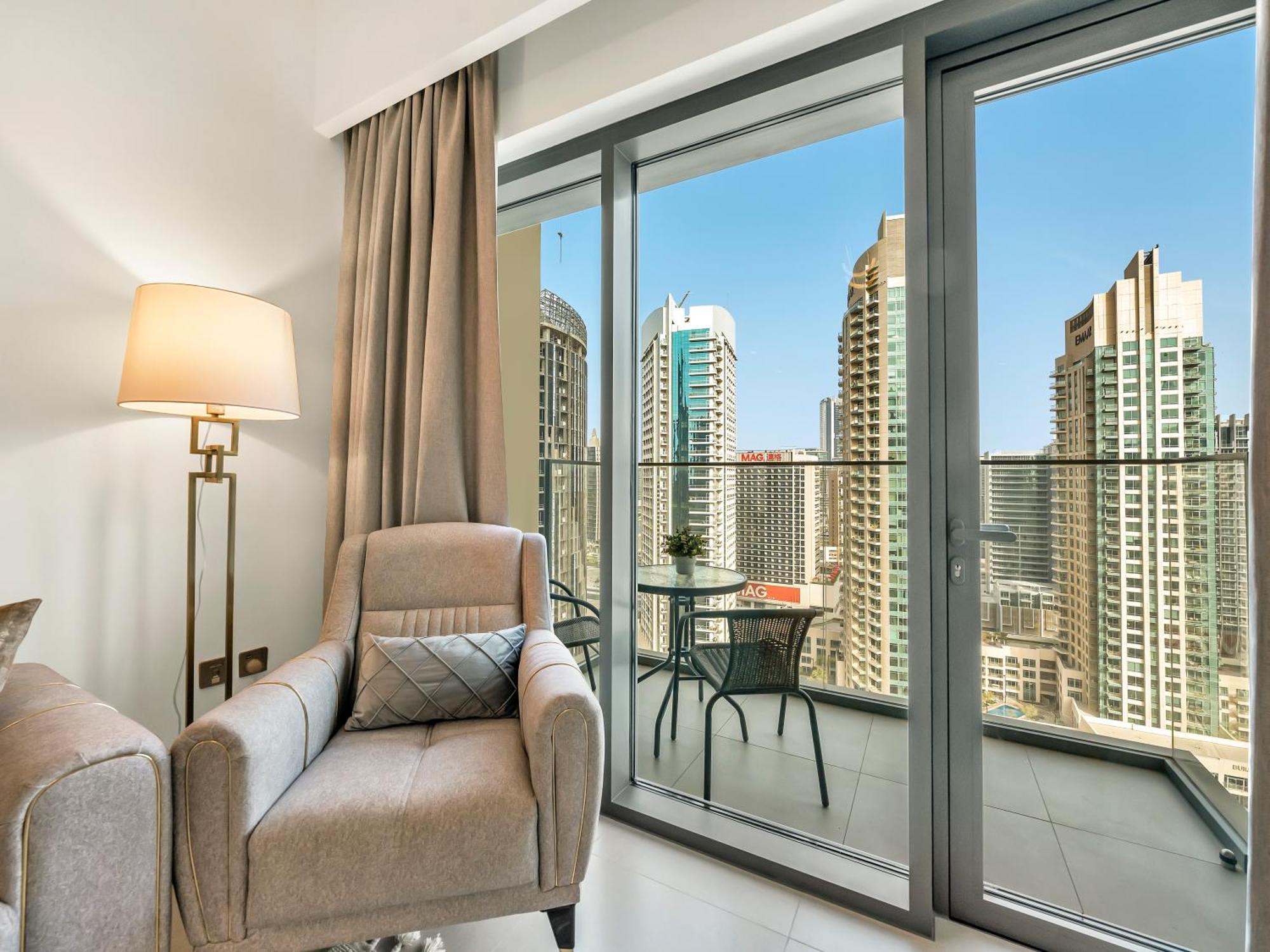 Luxury 1br, 5 Min Walk To Mall & Burj Khalifa, Sleep 1-4 Apartment *