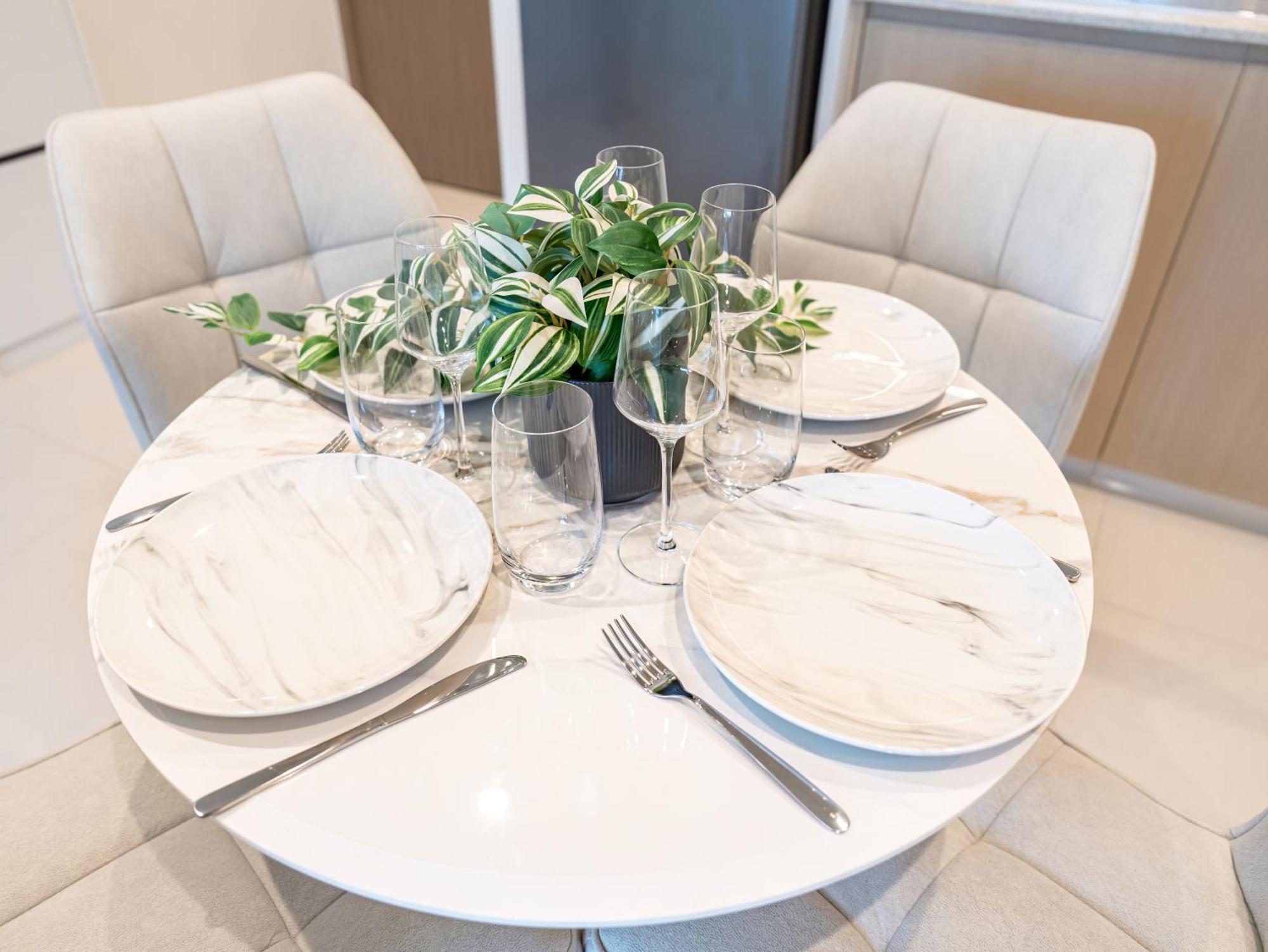 Luxury 1br, 5 Min Walk To Mall & Burj Khalifa, Sleep 1-4 * Dubai
