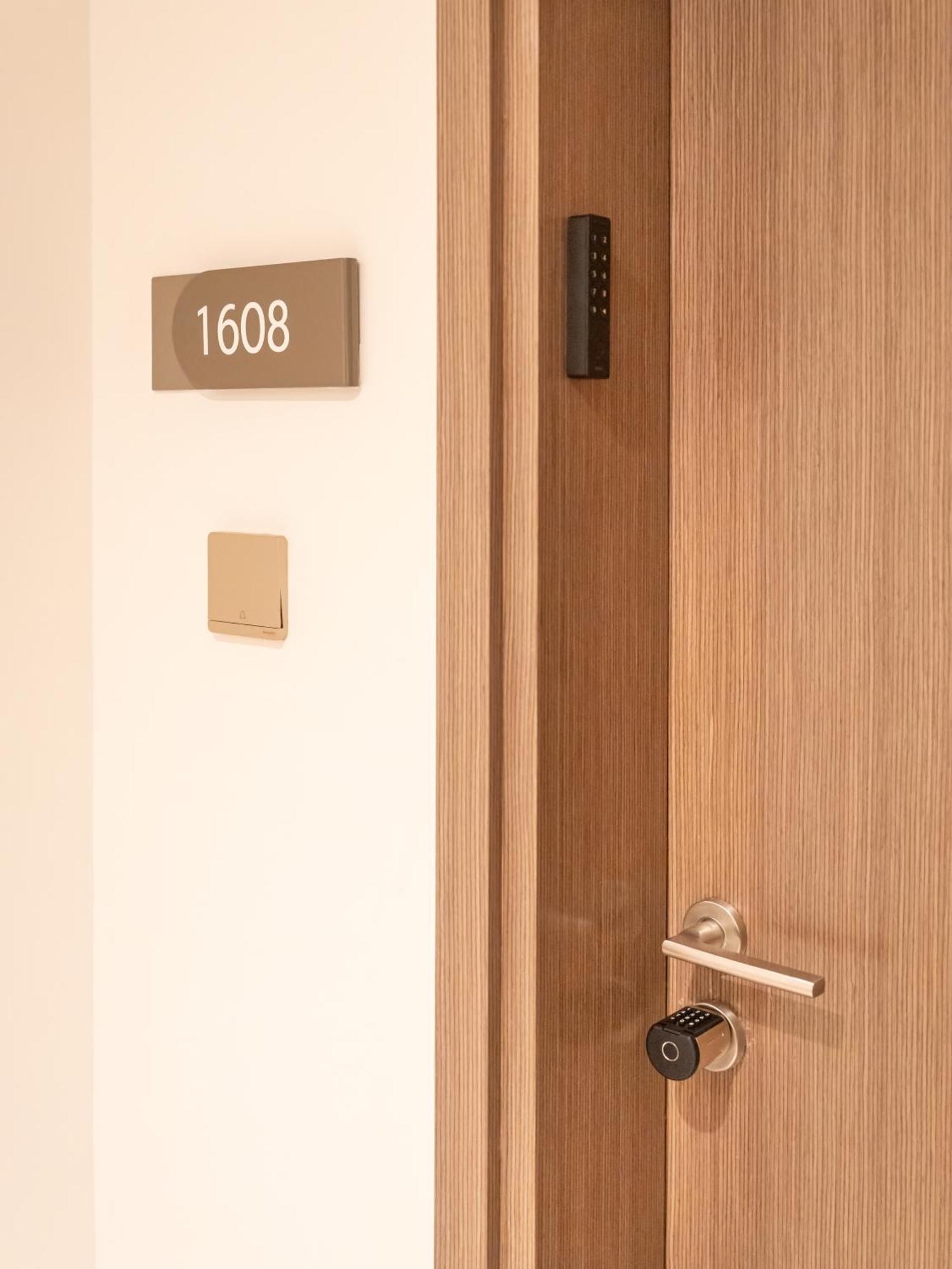 Luxury 1br, 5 Min Walk To Mall & Burj Khalifa, Sleep 1-4 *