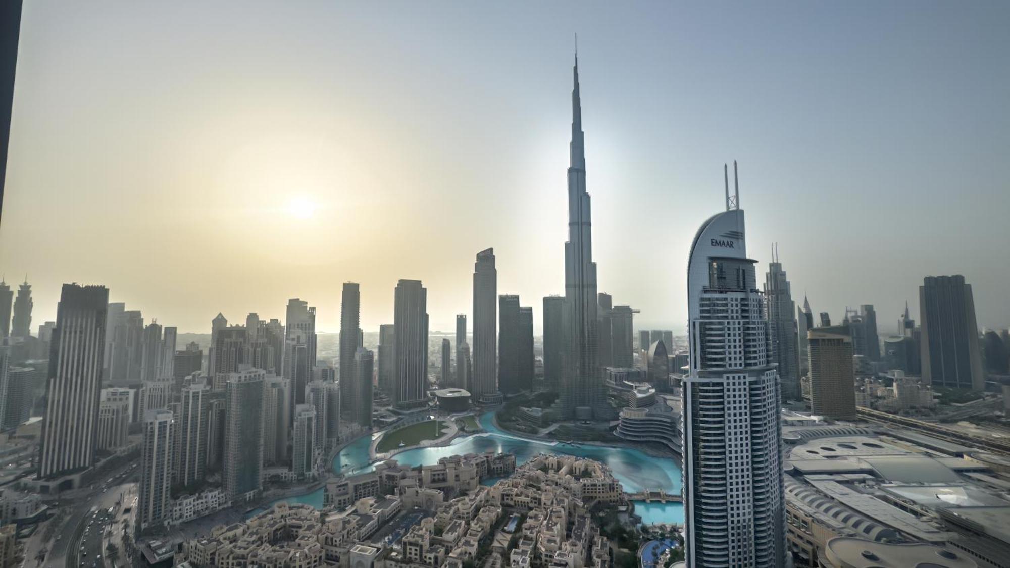 Apartment Luxury 1br, 5 Min Walk To Mall & Burj Khalifa, Sleep 1-4 Dubai
