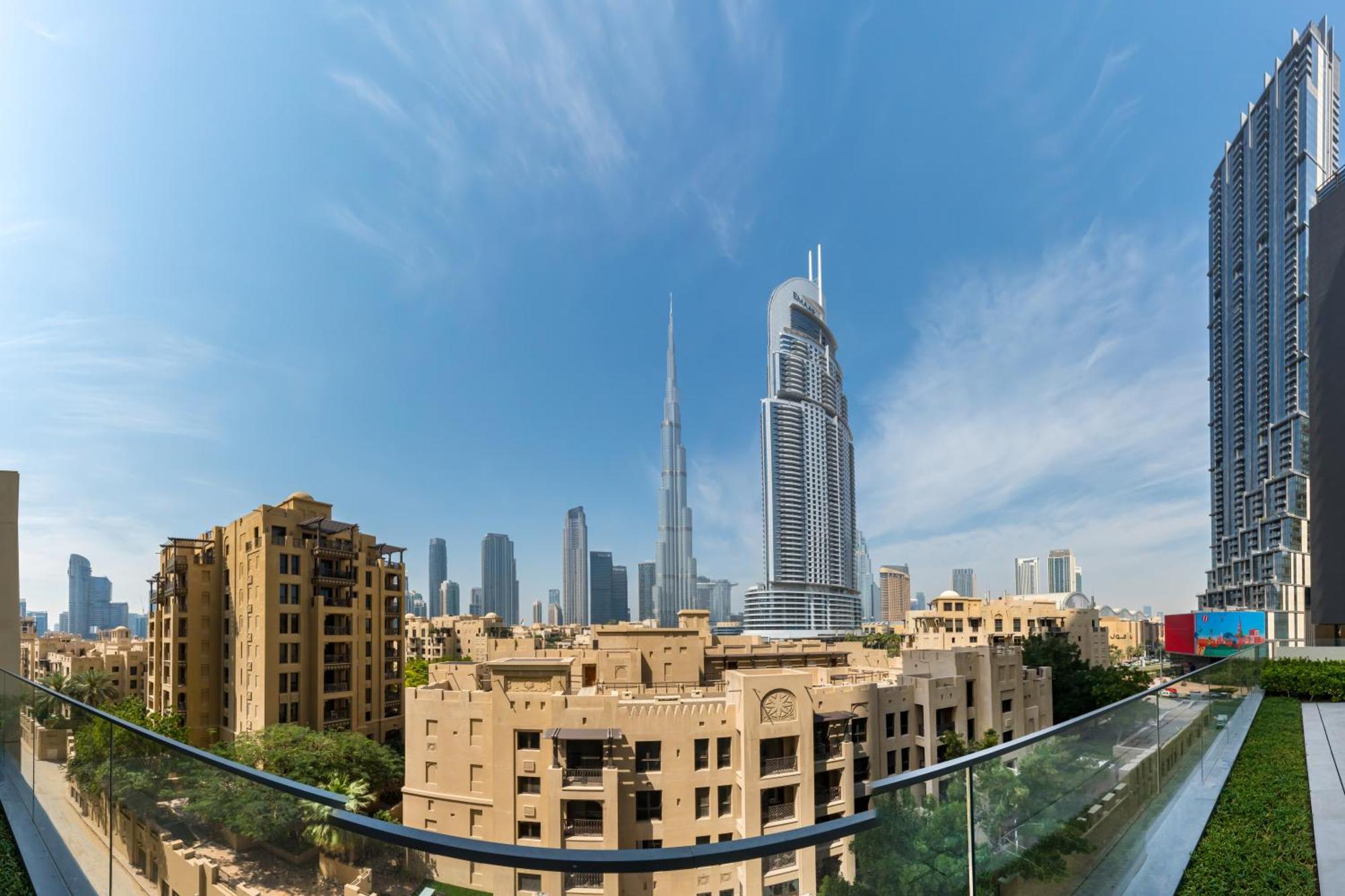 Apartment Luxury 1br, 5 Min Walk To Mall & Burj Khalifa, Sleep 1-4 Dubai