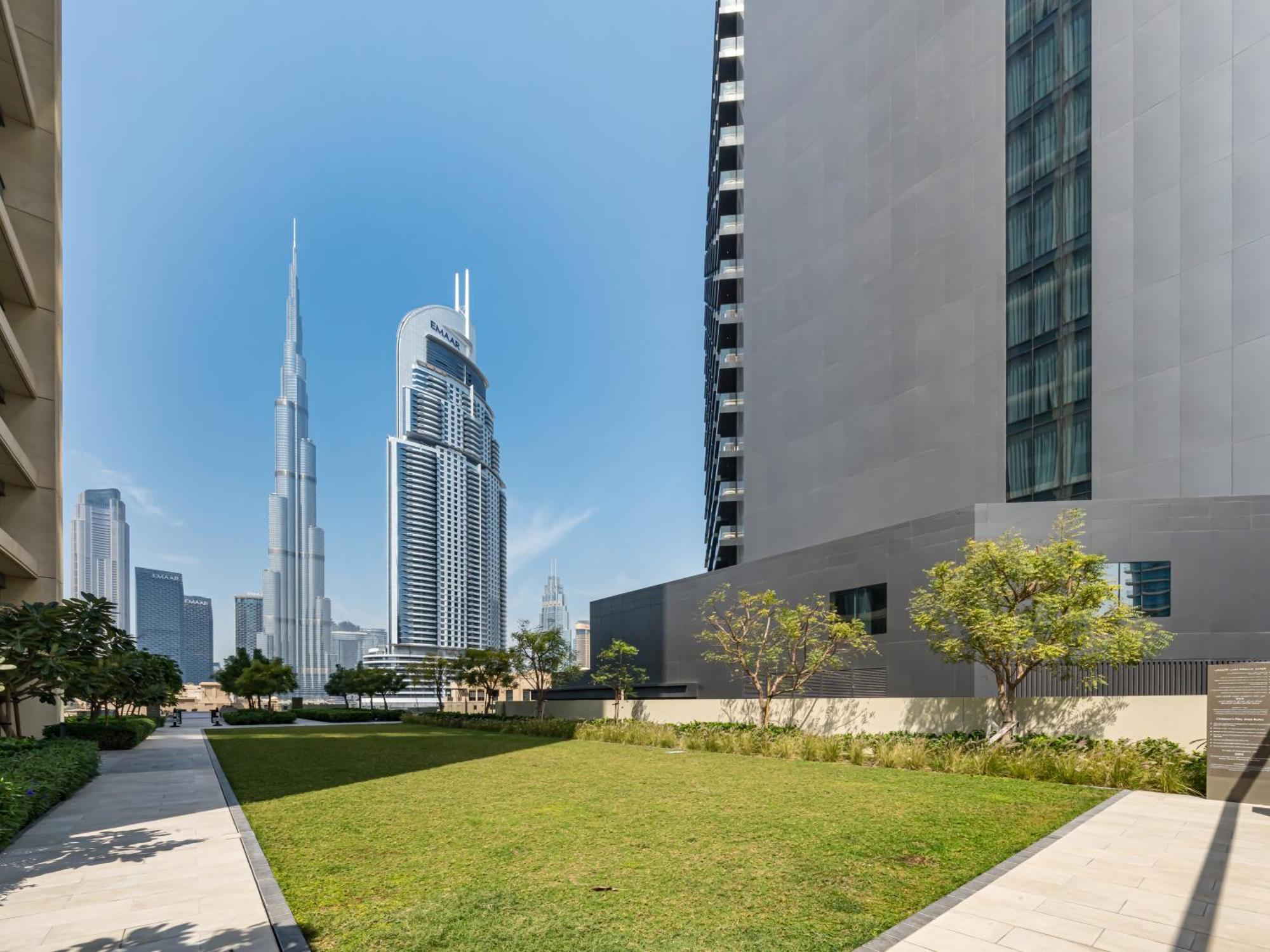 Apartment Luxury 1br, 5 Min Walk To Mall & Burj Khalifa, Sleep 1-4 Dubai