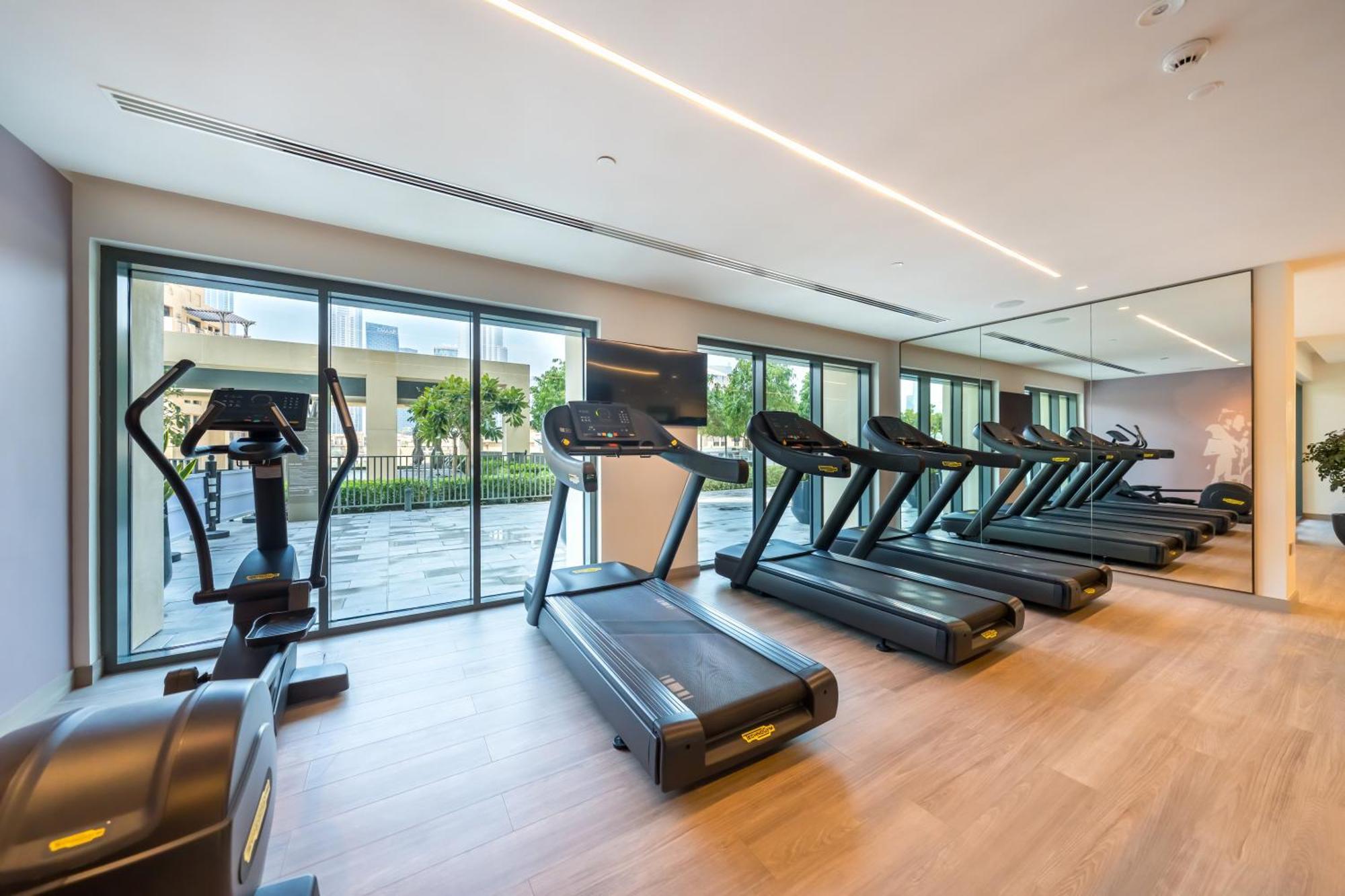 Luxury 1br, 5 Min Walk To Mall & Burj Khalifa, Sleep 1-4 *