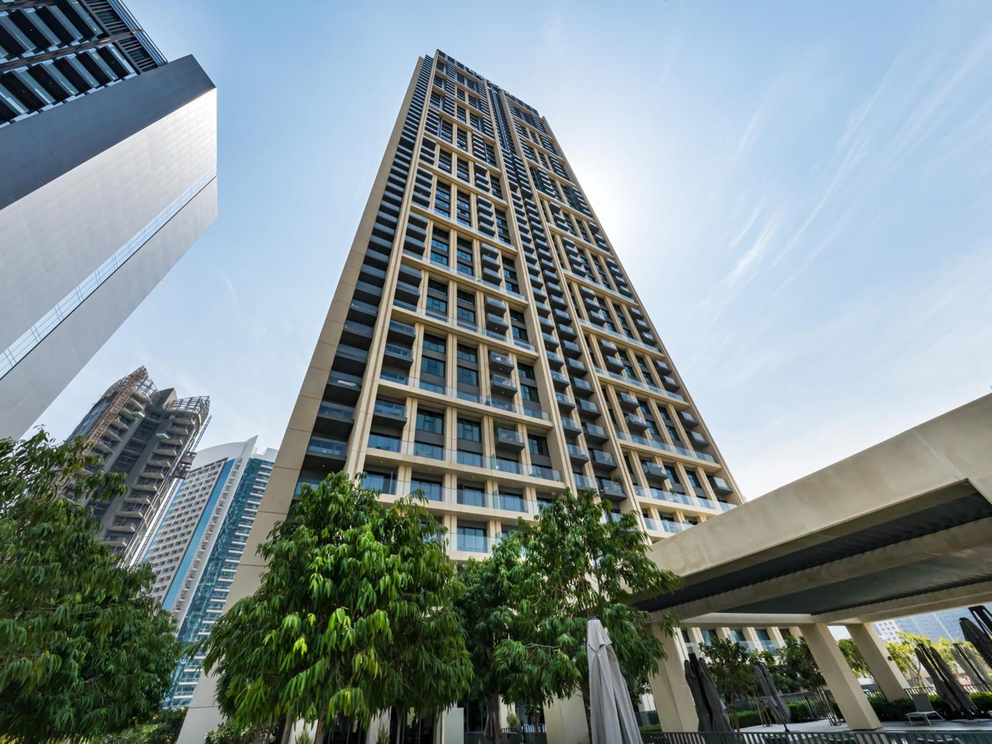 Apartment Luxury 1br, 5 Min Walk To Mall & Burj Khalifa, Sleep 1-4 Dubai