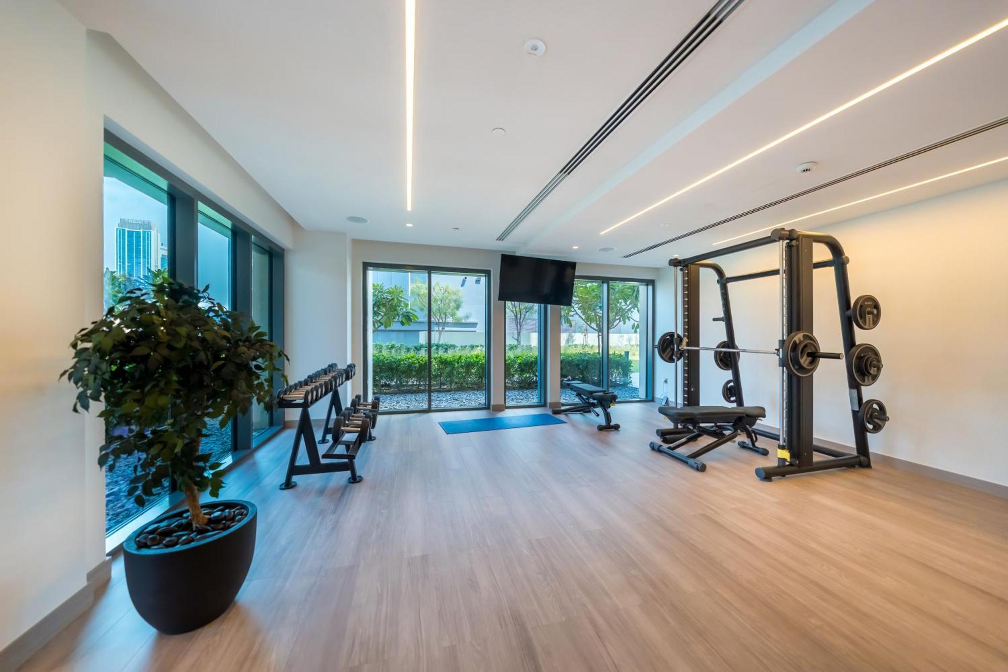 Luxury 1br, 5 Min Walk To Mall & Burj Khalifa, Sleep 1-4 Apartment *