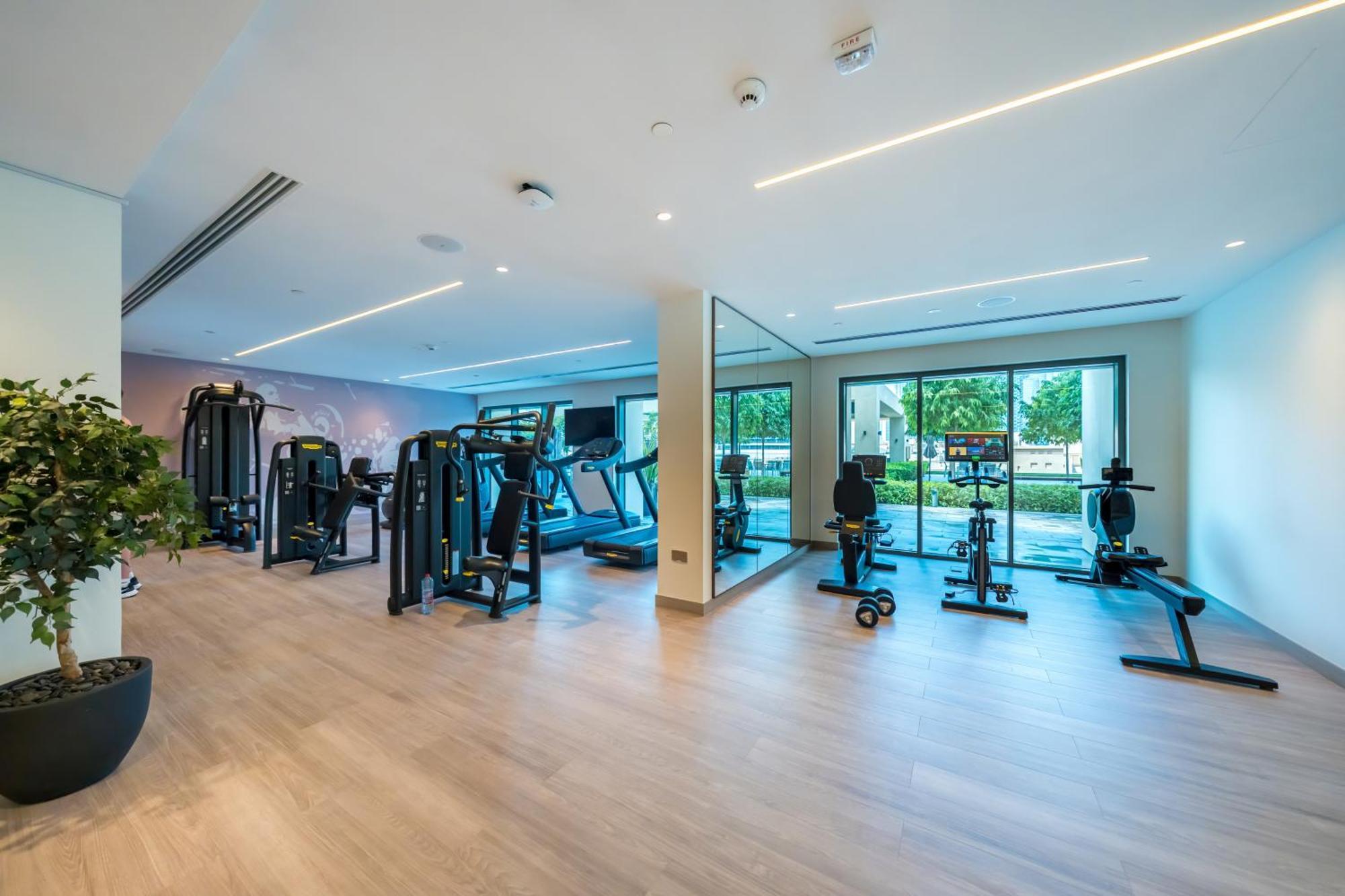 Luxury 1br, 5 Min Walk To Mall & Burj Khalifa, Sleep 1-4 *