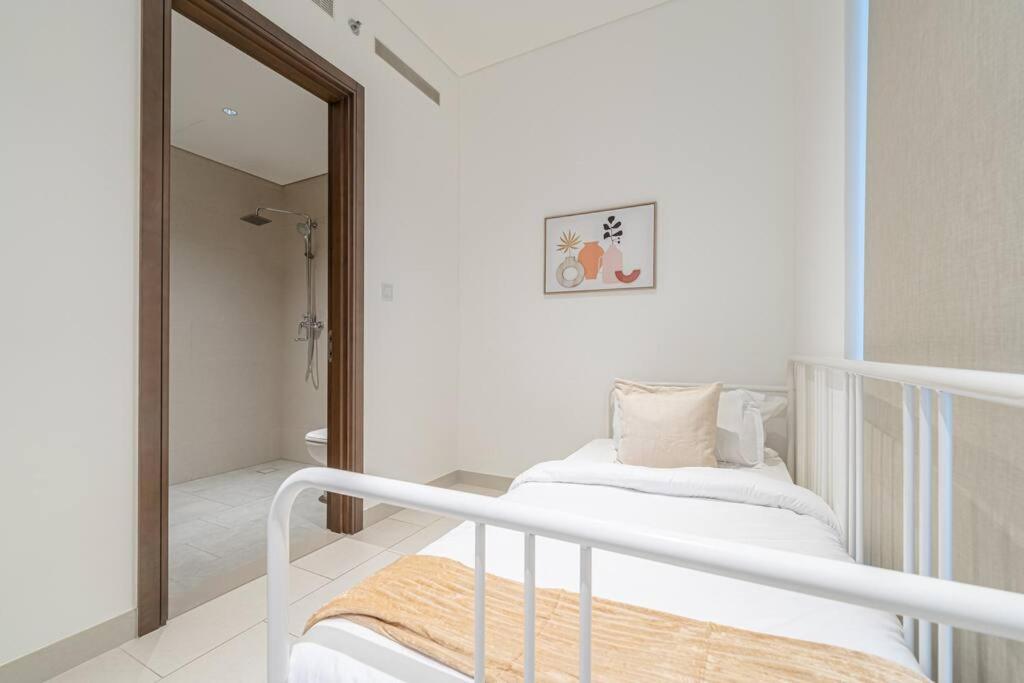 Marco Polo - Stunning 2br With Burj View, Spacious Gym & Pool *